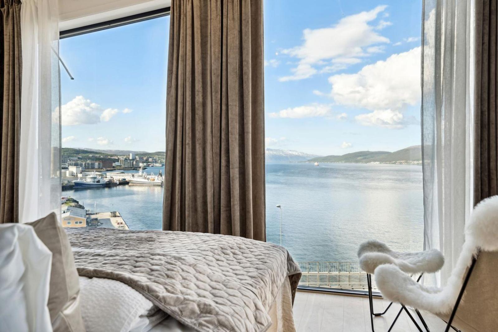 Three-Bedroom Premium Apartment With Balcony photo 2