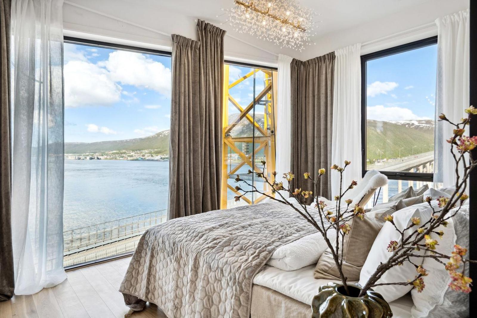 Three-Bedroom Premium Apartment With Balcony photo 1