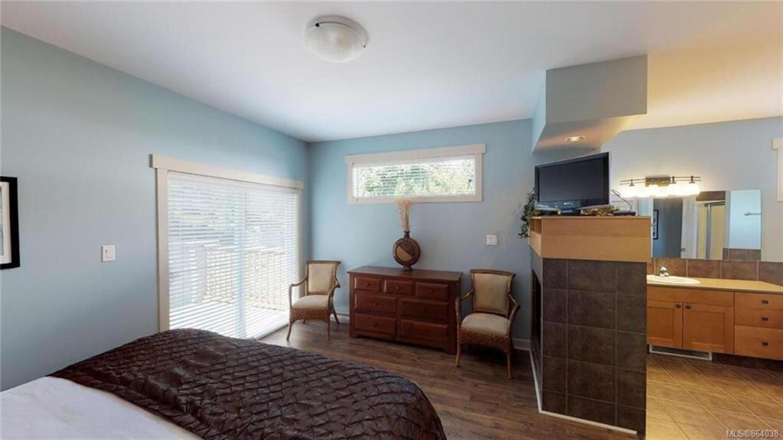 Four-Bedroom House photo 1
