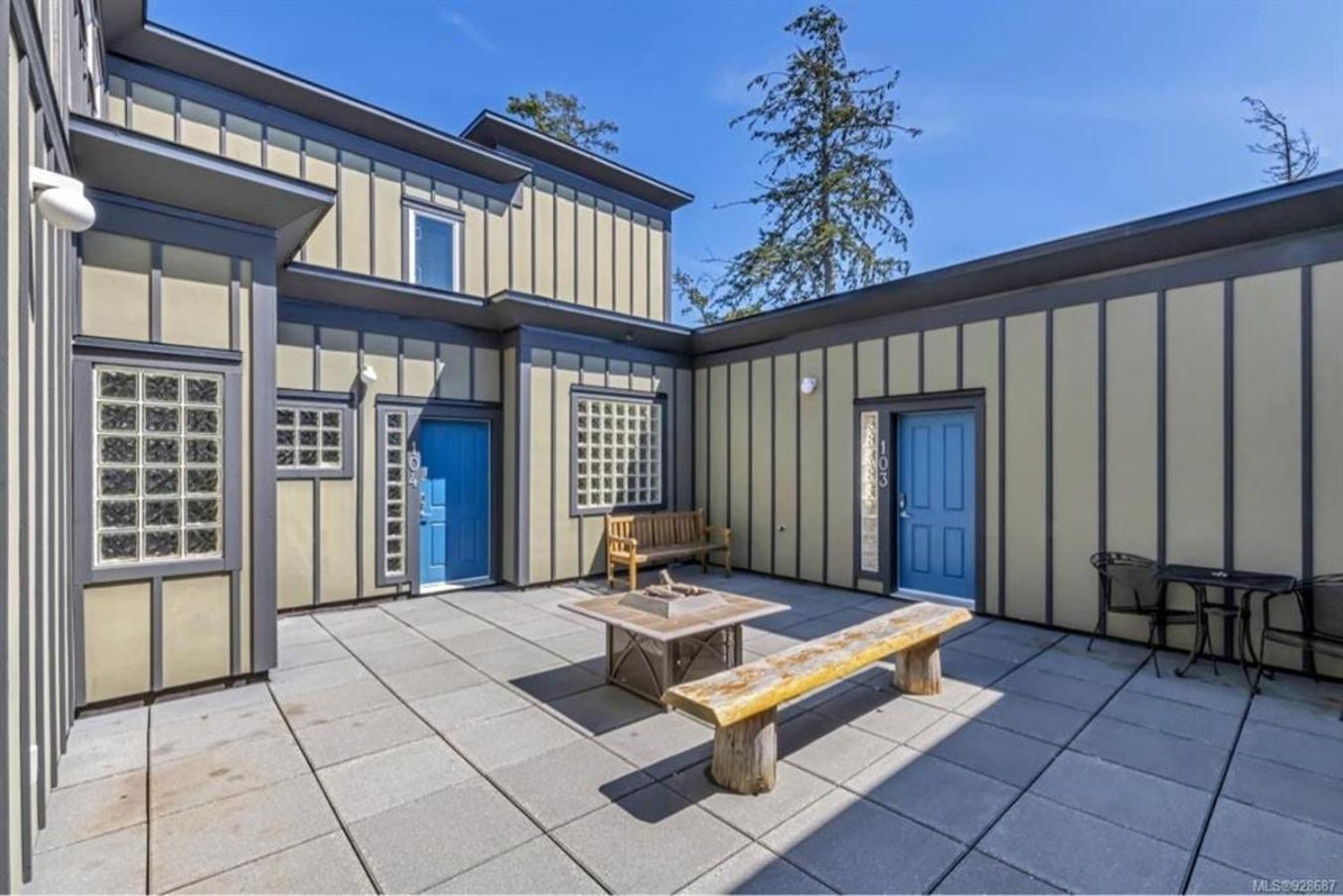 Four-Bedroom House photo 2
