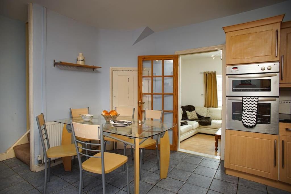 Three-Bedroom House photo 2