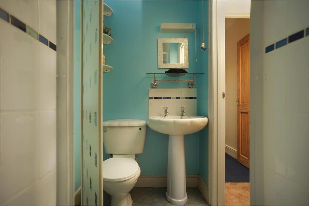Three-Bedroom House photo 2