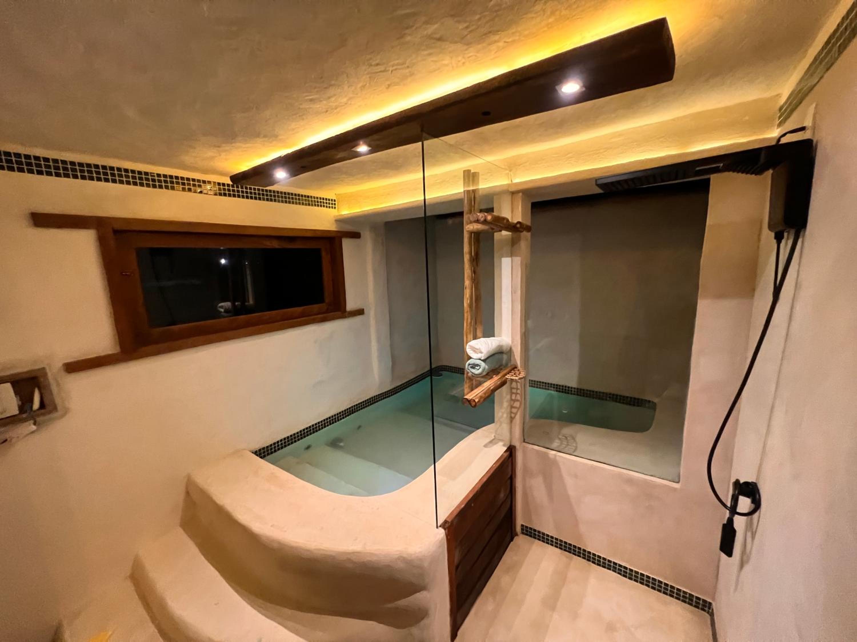 Double Room with Private Bathroom photo 2