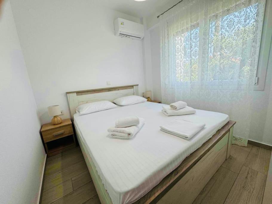 Deluxe One-Bedroom Apartment with Garden View photo 2