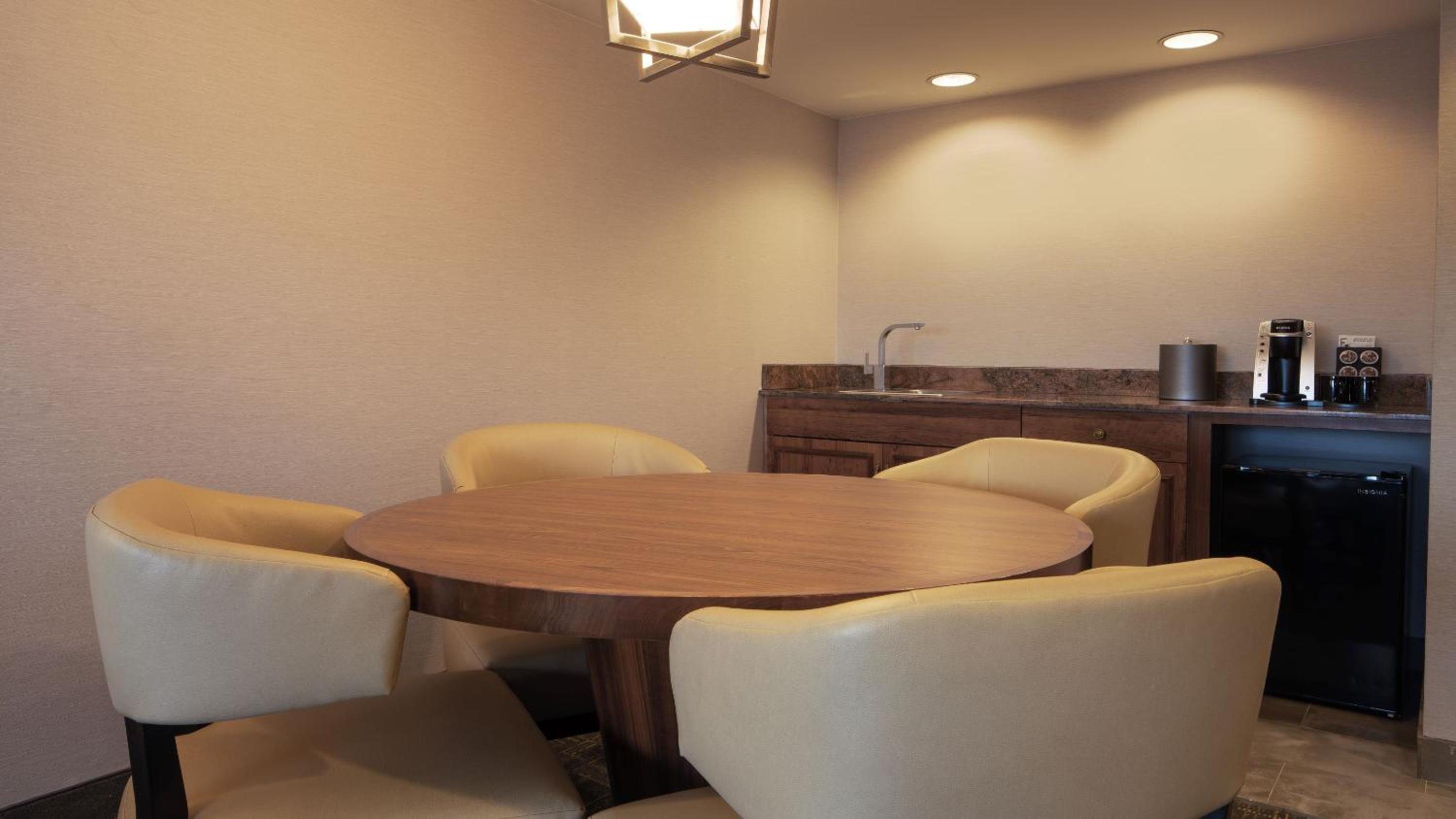 VIP Suite King Non-Smoking  - Photo 3