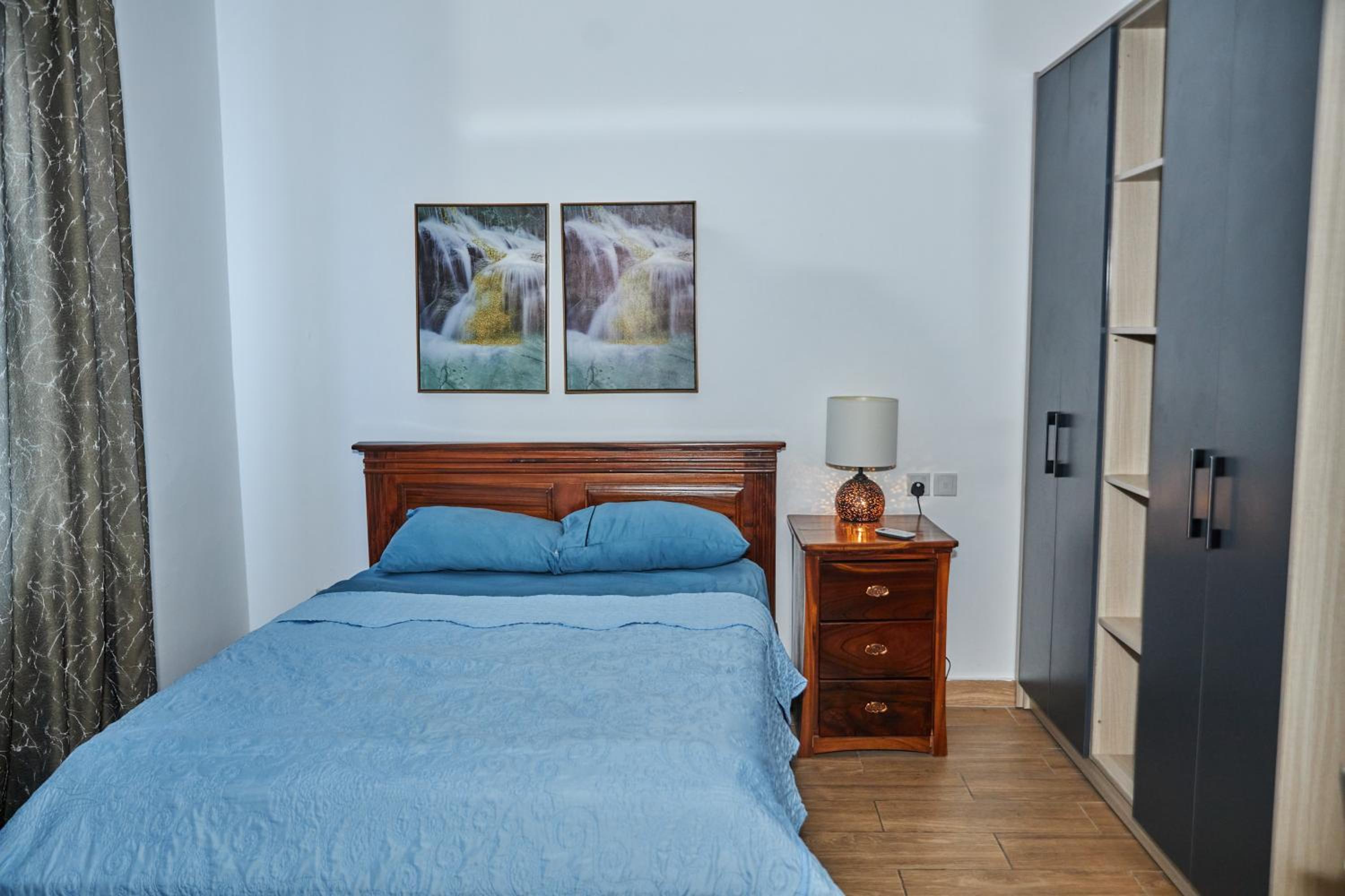 Three-Bedroom Apartment photo 2