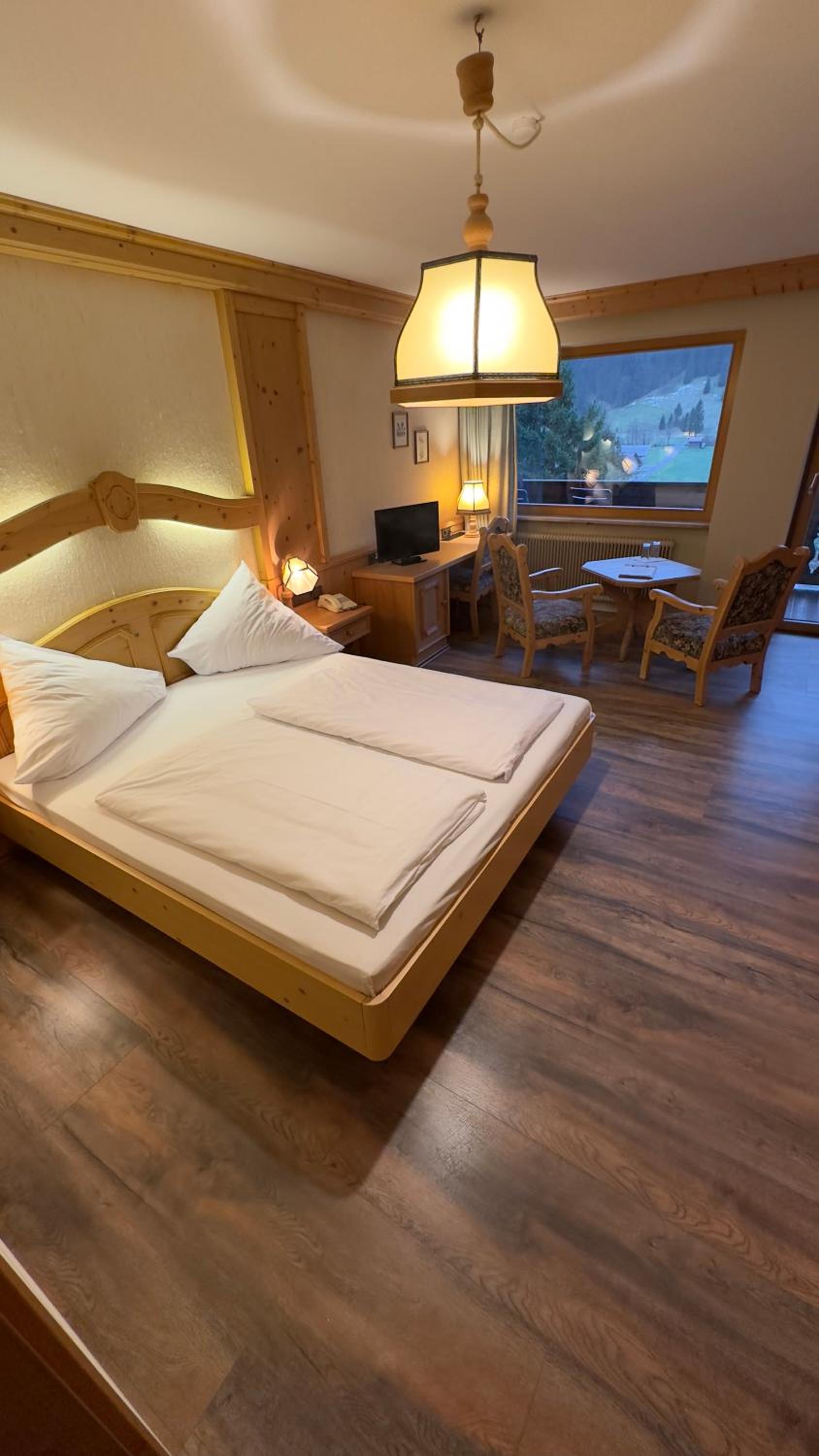 Double Room with Balcony and South View - Photo 1