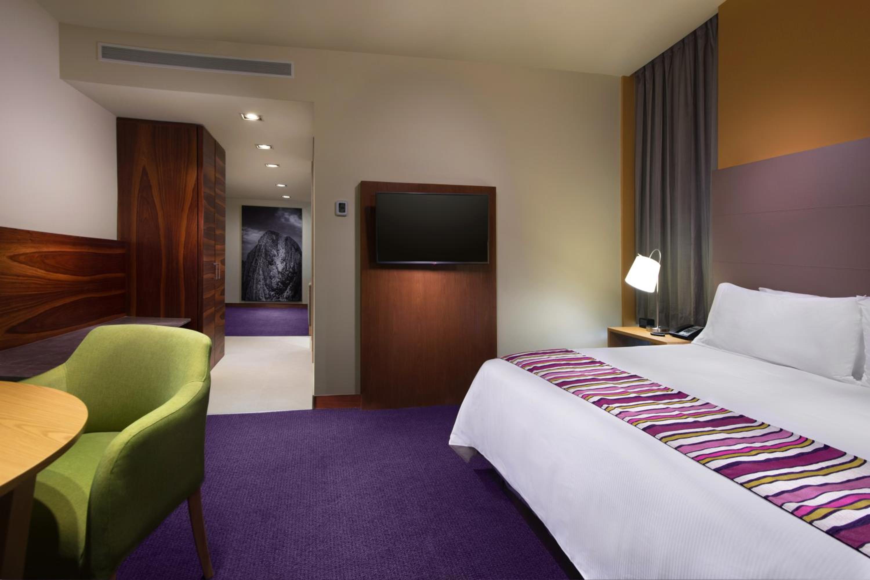 Junior King Suite
