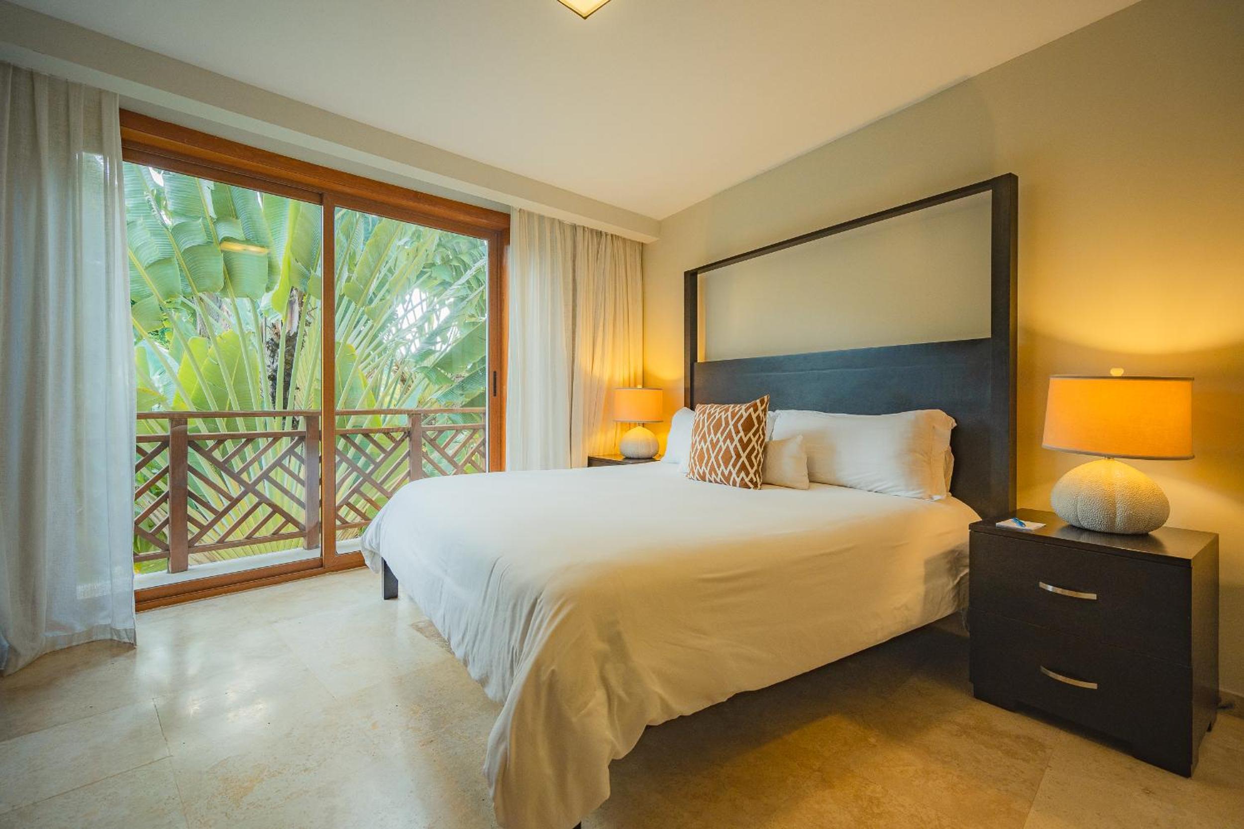 One-Bedroom Suite with Mountain View photo 2