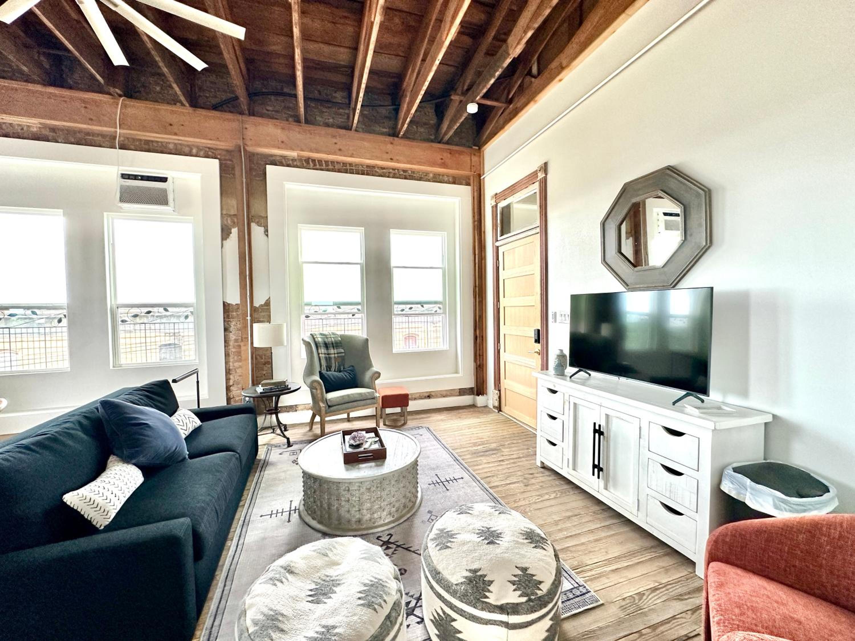 Suite with City View photo 2