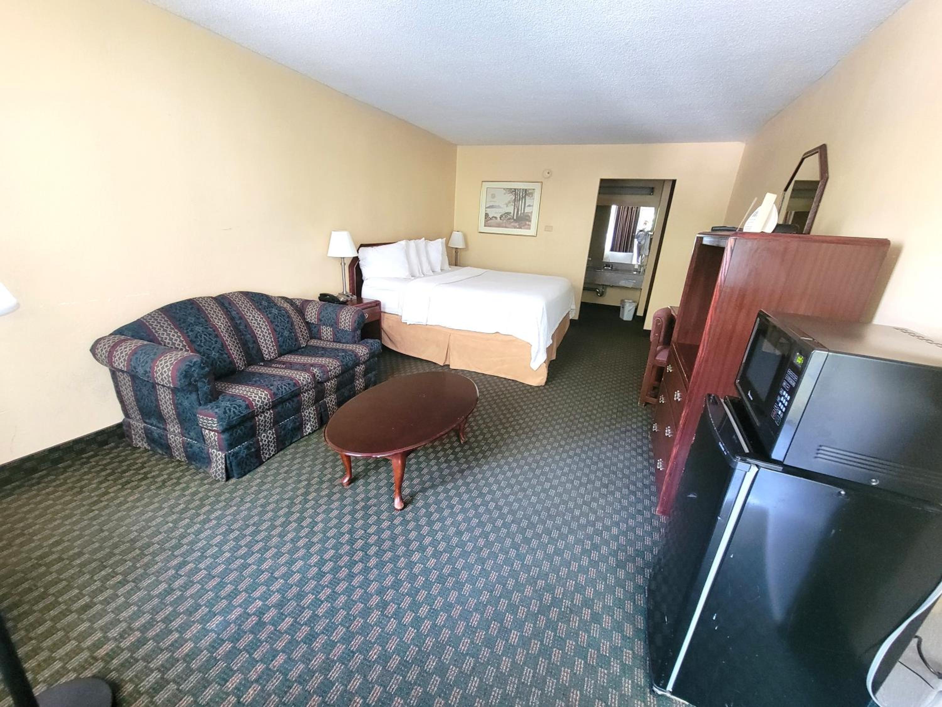 King Room - Non-Smoking - Photo 3