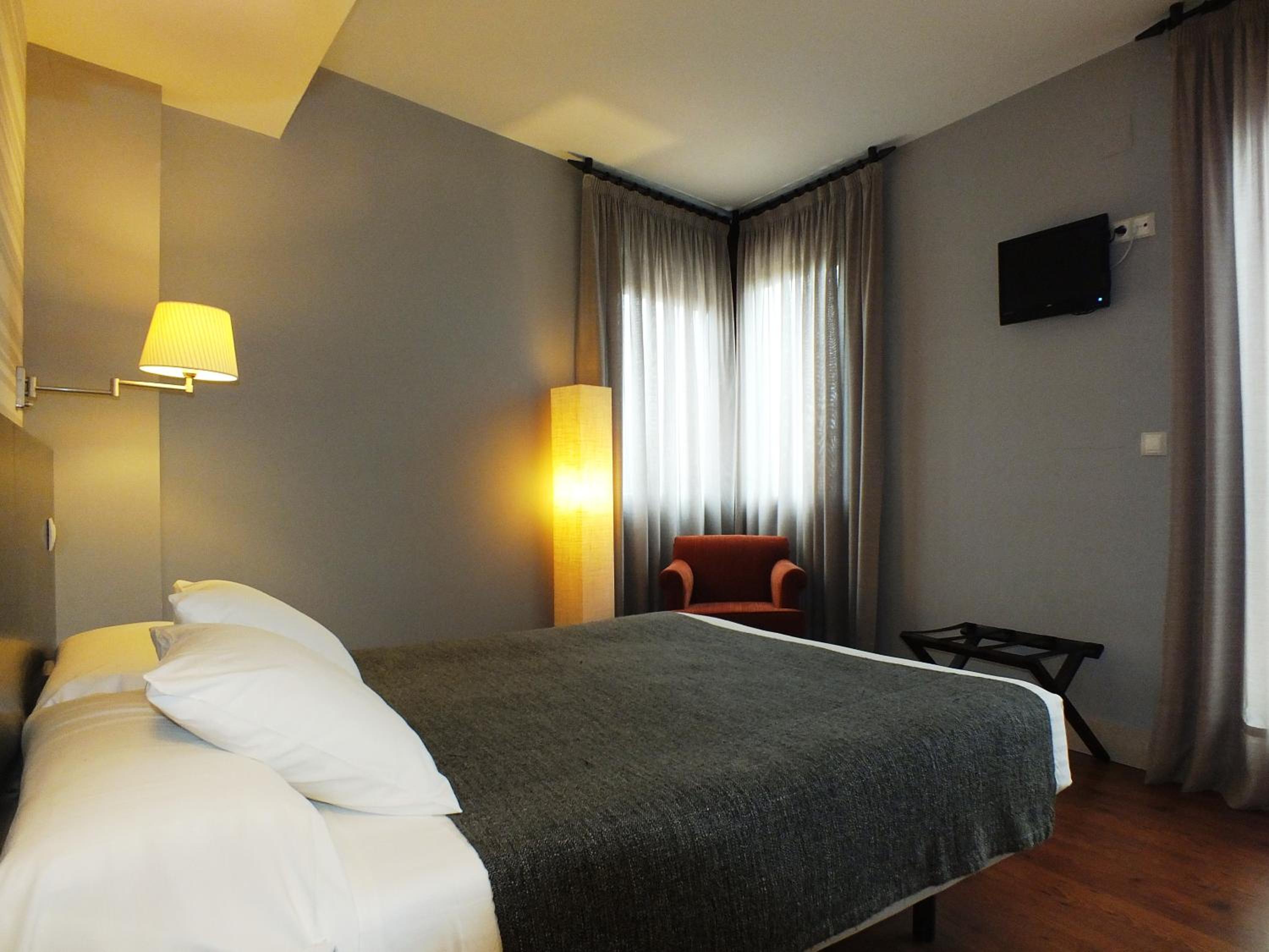 Deluxe Double Room with River View - Photo 1