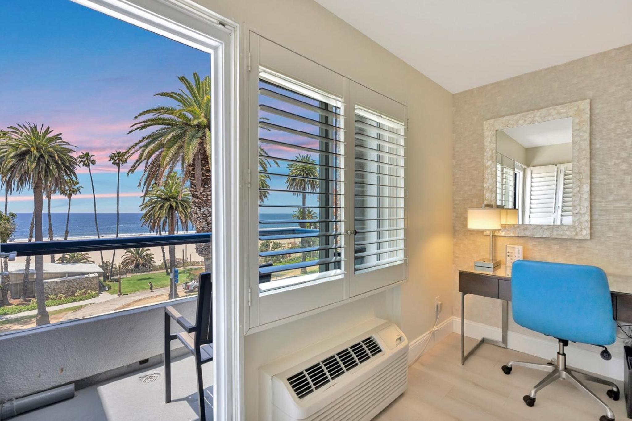 Deluxe Double Room with Two Double Beds - Ocean View photo 3