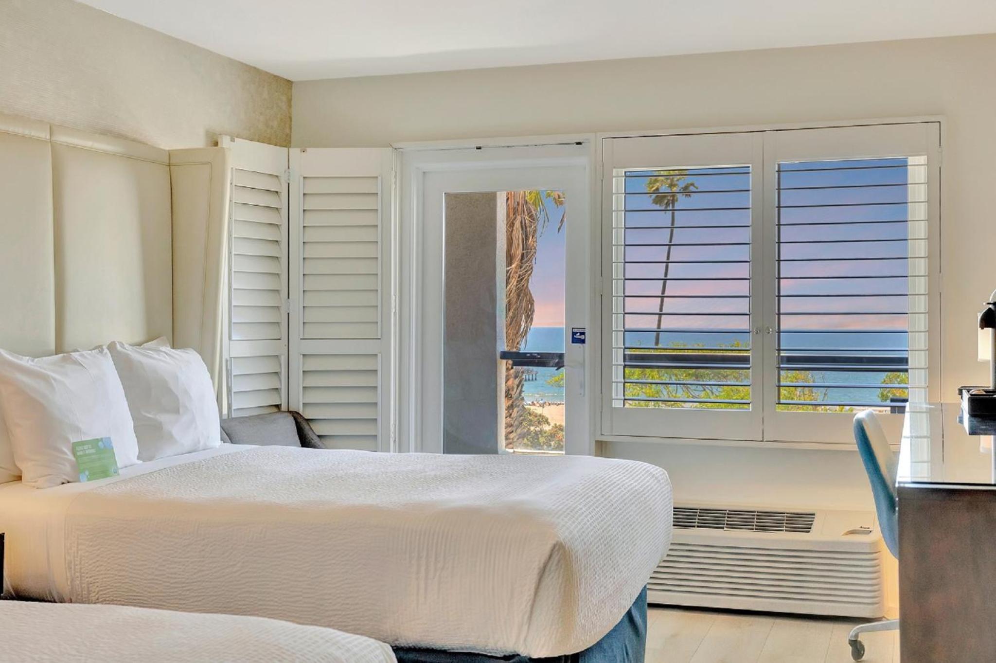 Deluxe Double Room with Two Double Beds - Ocean View photo 2