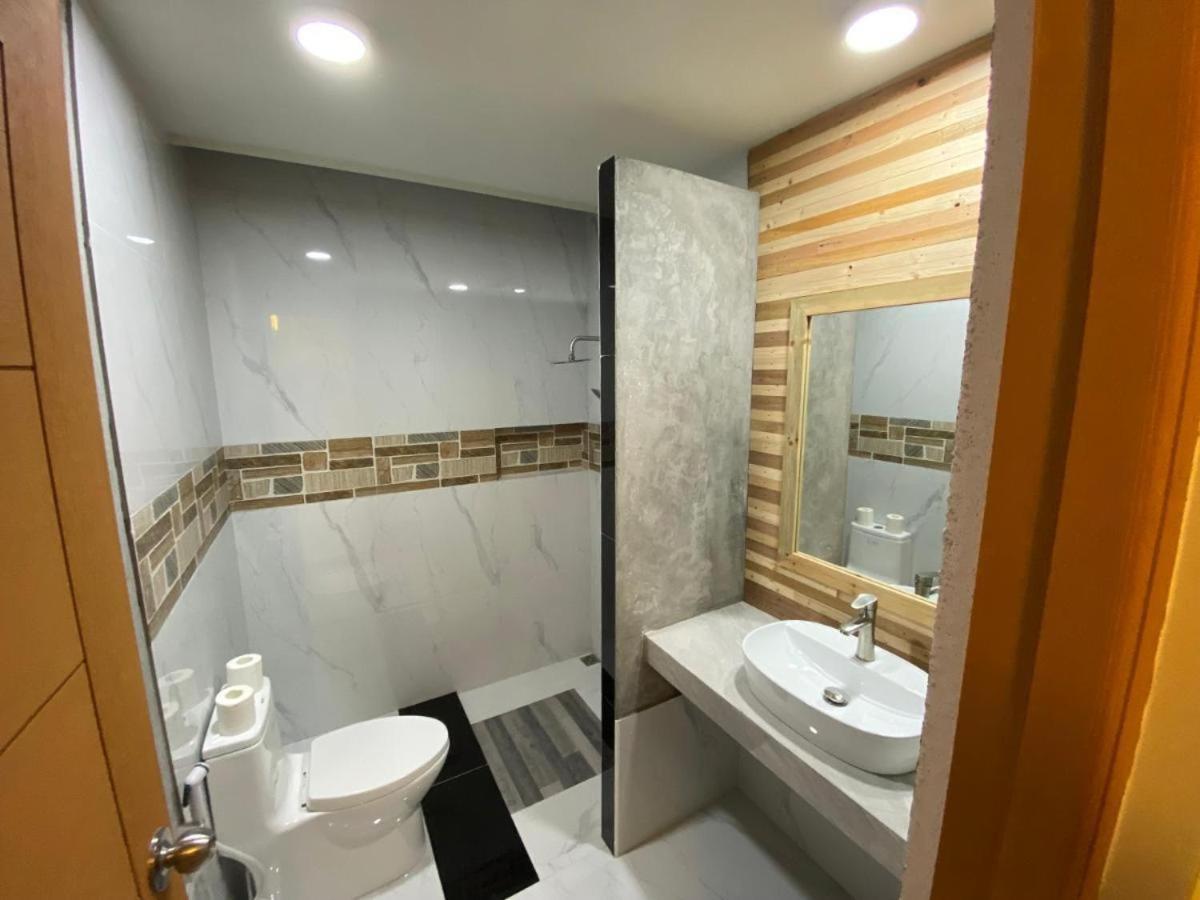 Deluxe Room - Photo 9
