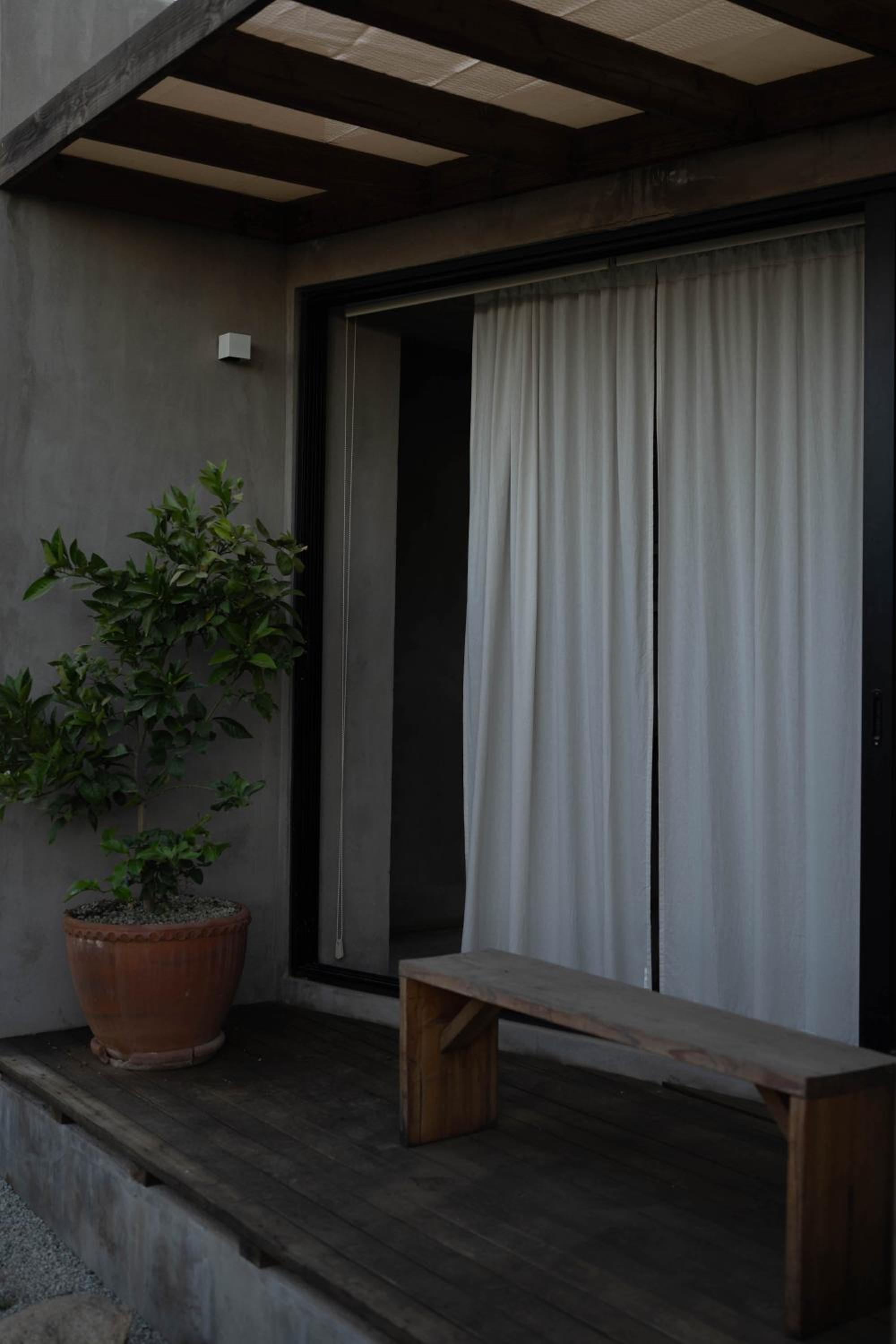 Deluxe Room - Photo 21