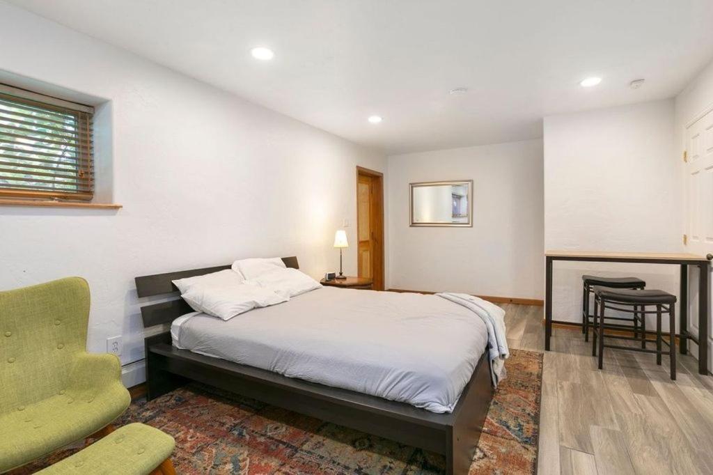 Studio Apartment photo 3