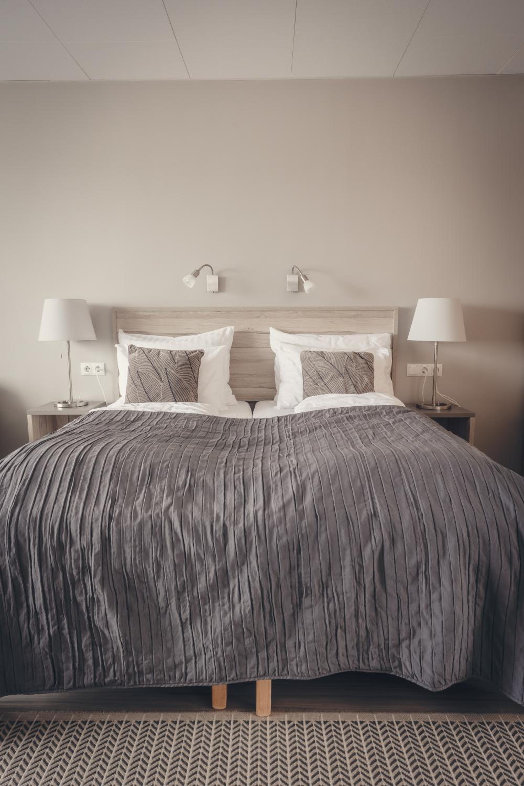 Double or Twin Room with Private Bathroom - Photo 2