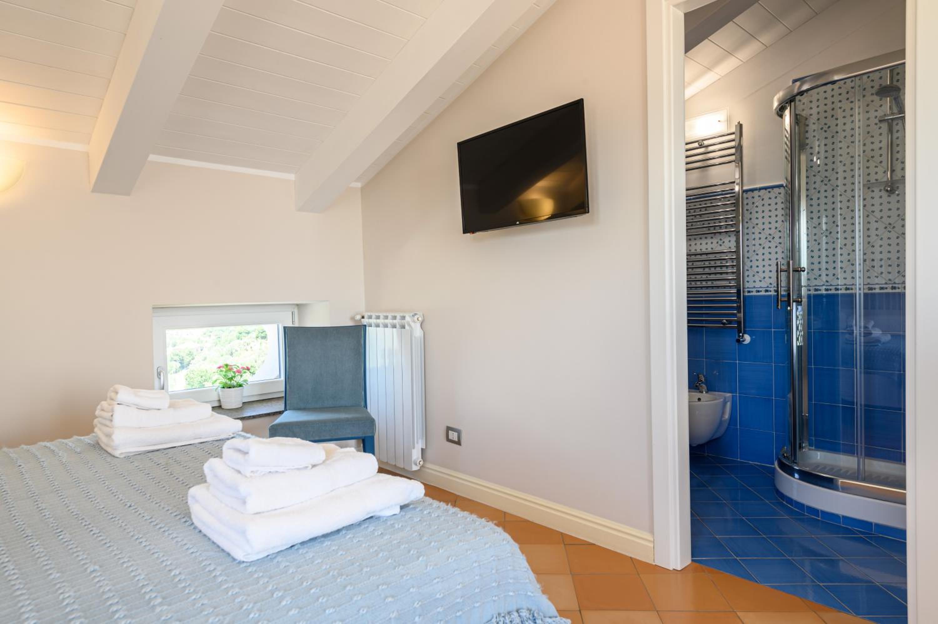 Deluxe Family Suite photo 1
