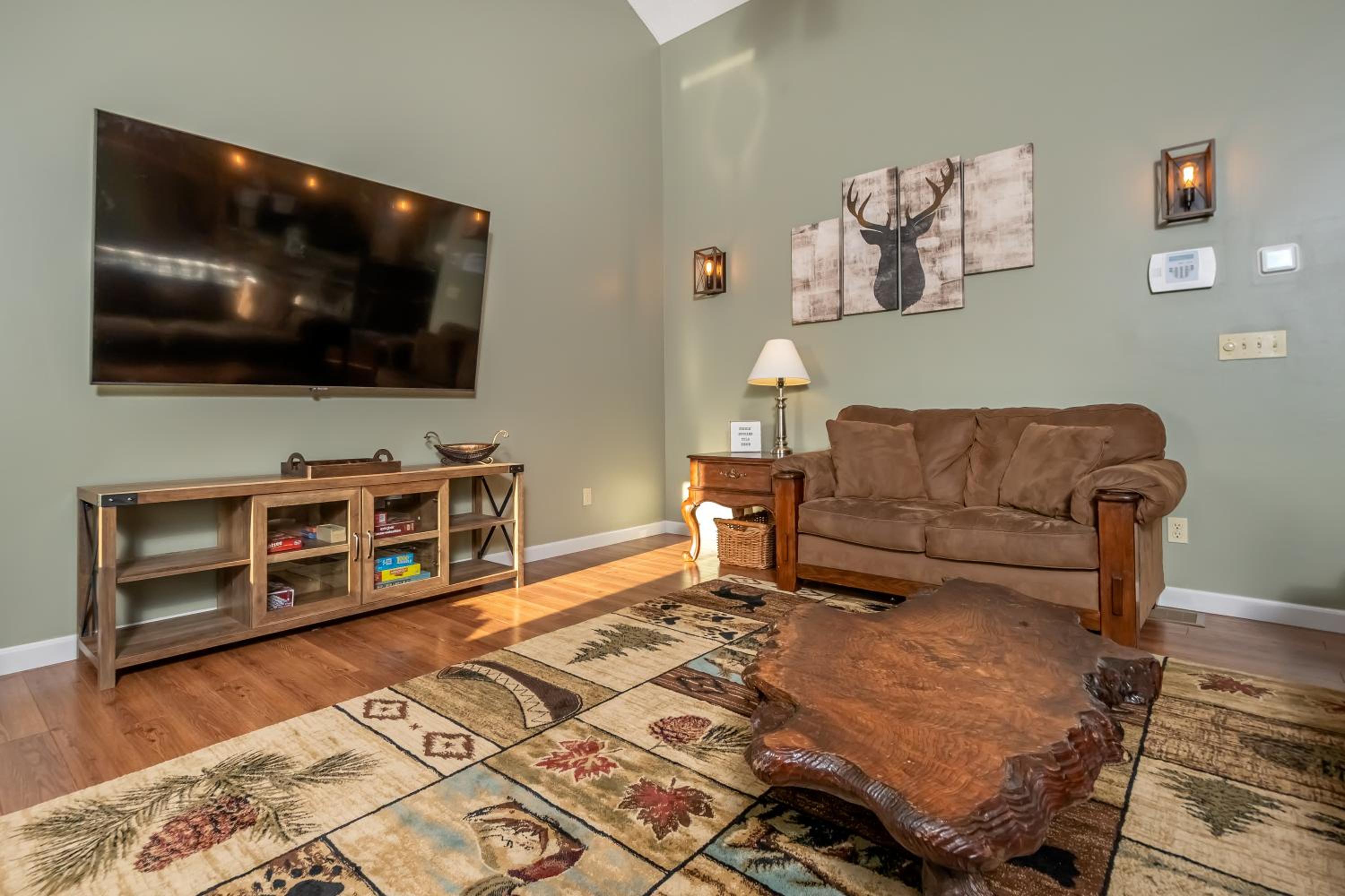 Five-Bedroom House photo 1