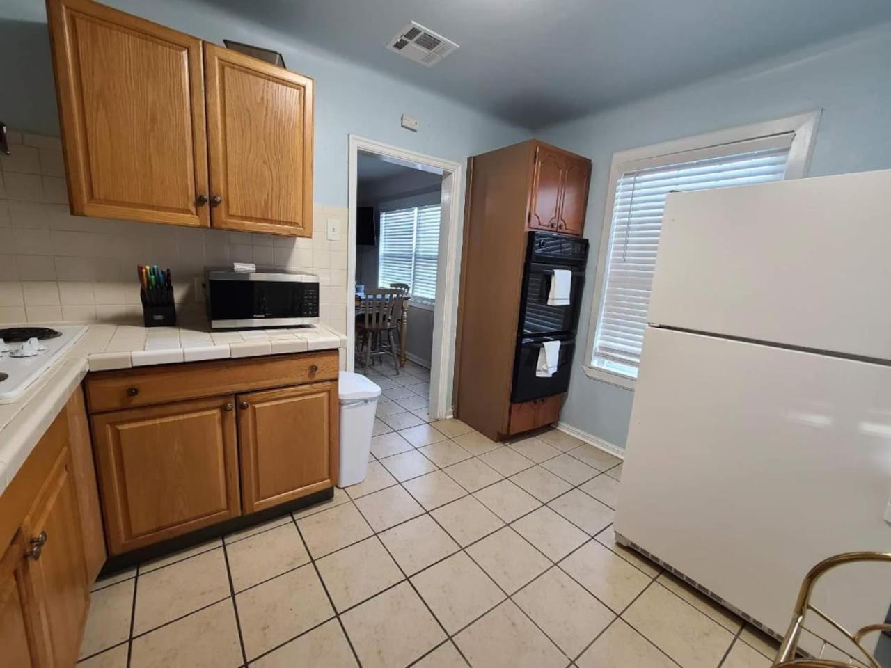 Three-Bedroom House photo 3
