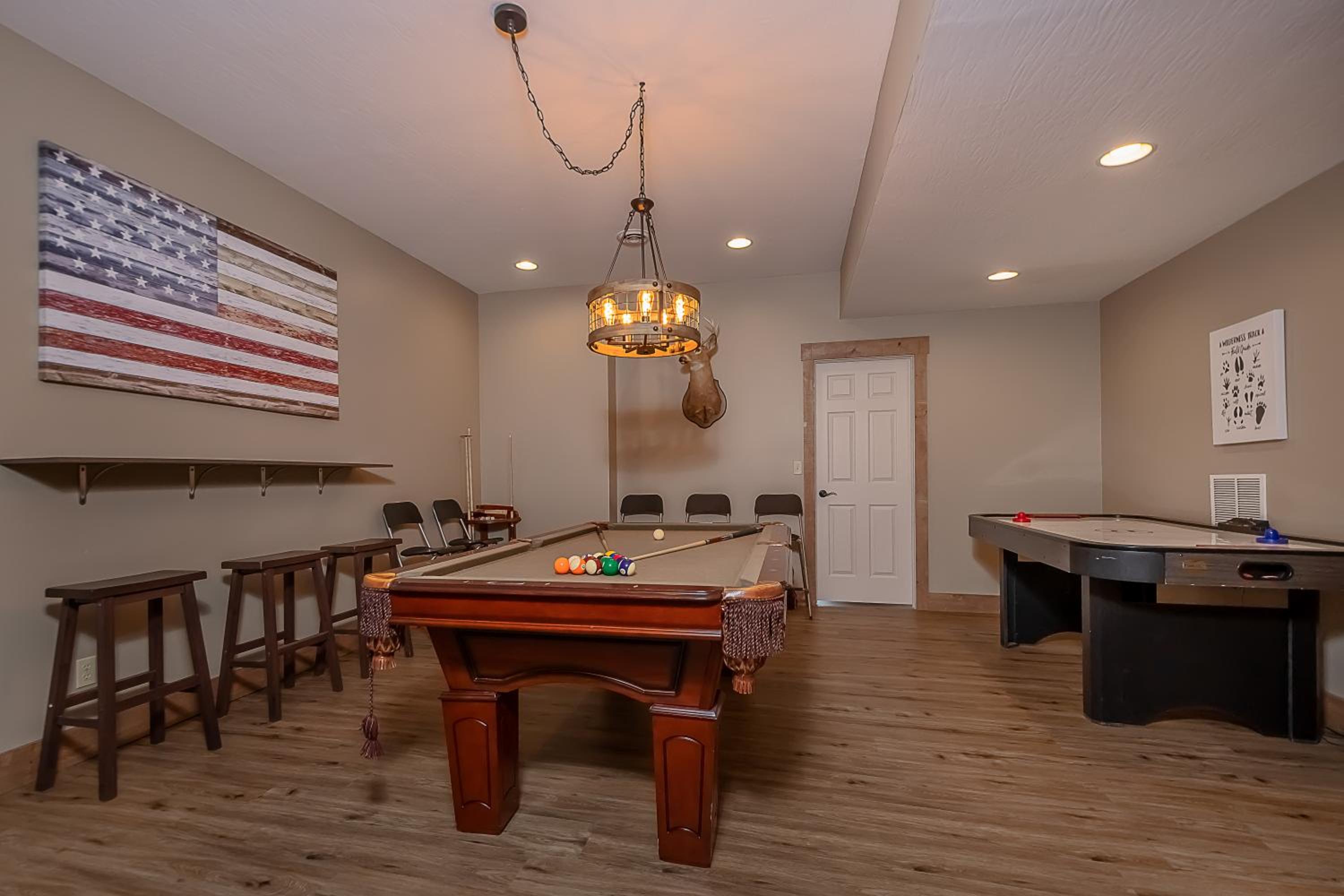 Five-Bedroom House photo 2