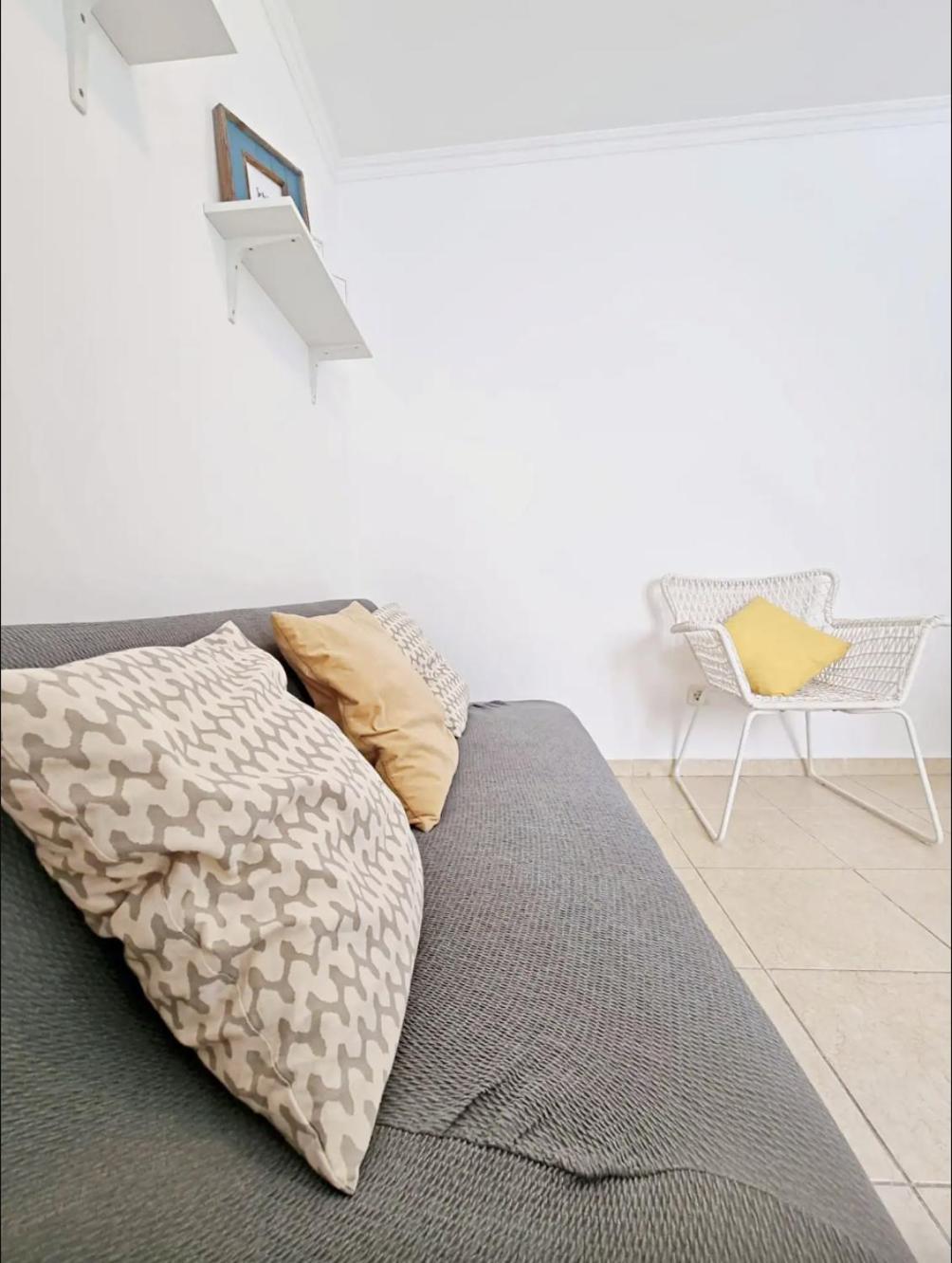 One-Bedroom House photo 1
