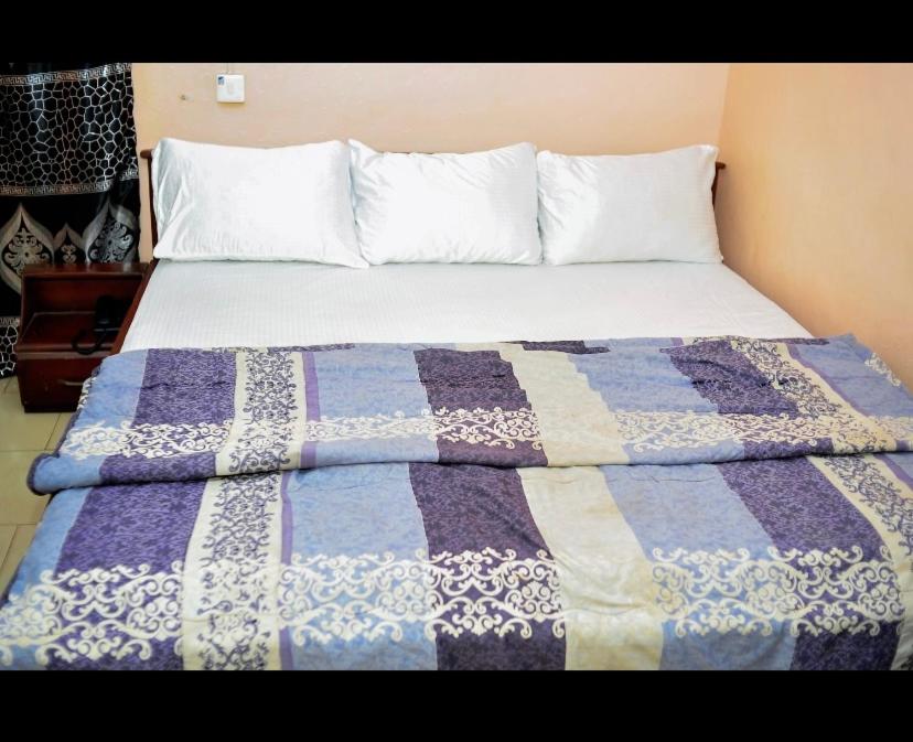 Deluxe Double Room (2 Adults + 1 Child)