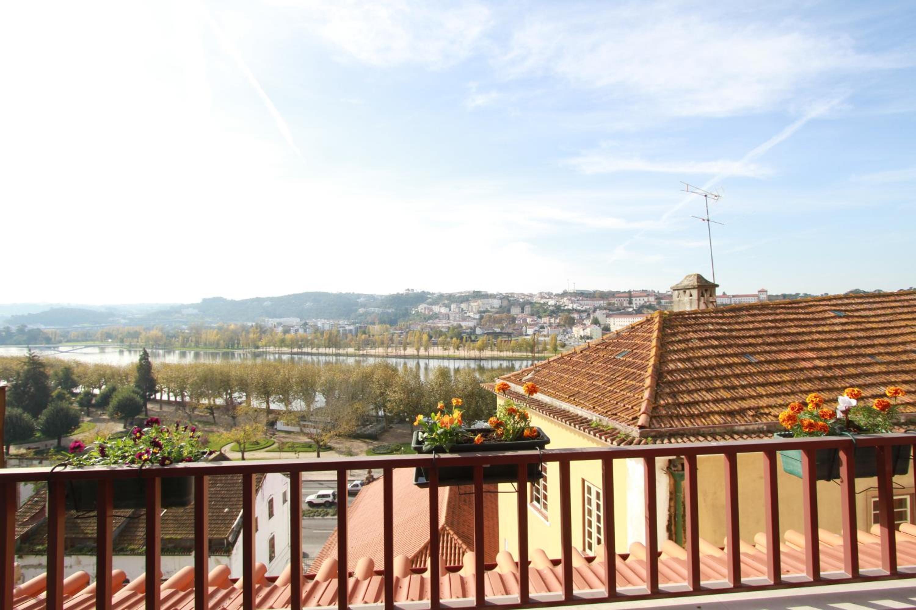 Apartment with Balcony - Photo 10