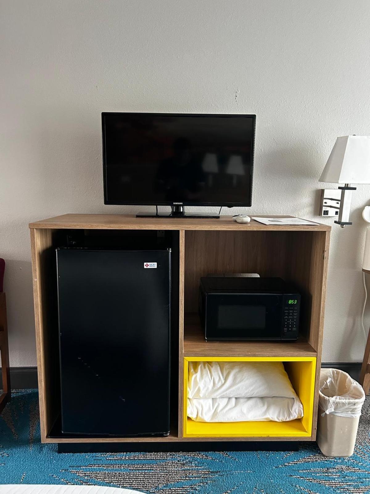 King Room - Non-Smoking - Photo 3