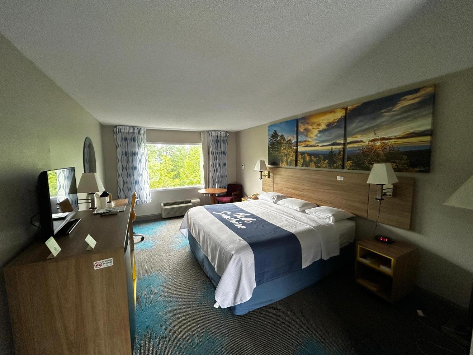 King Room - Non-Smoking - Photo 5