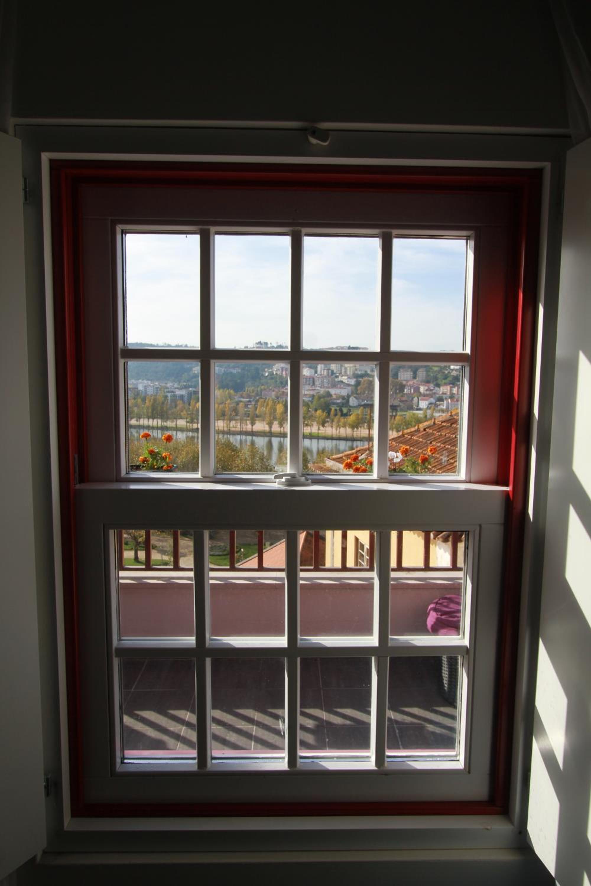 Apartment with Balcony - Photo 3