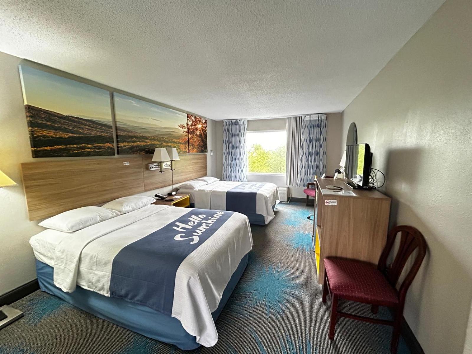 Double Room with Two Double Beds - Non-Smoking - Photo 4