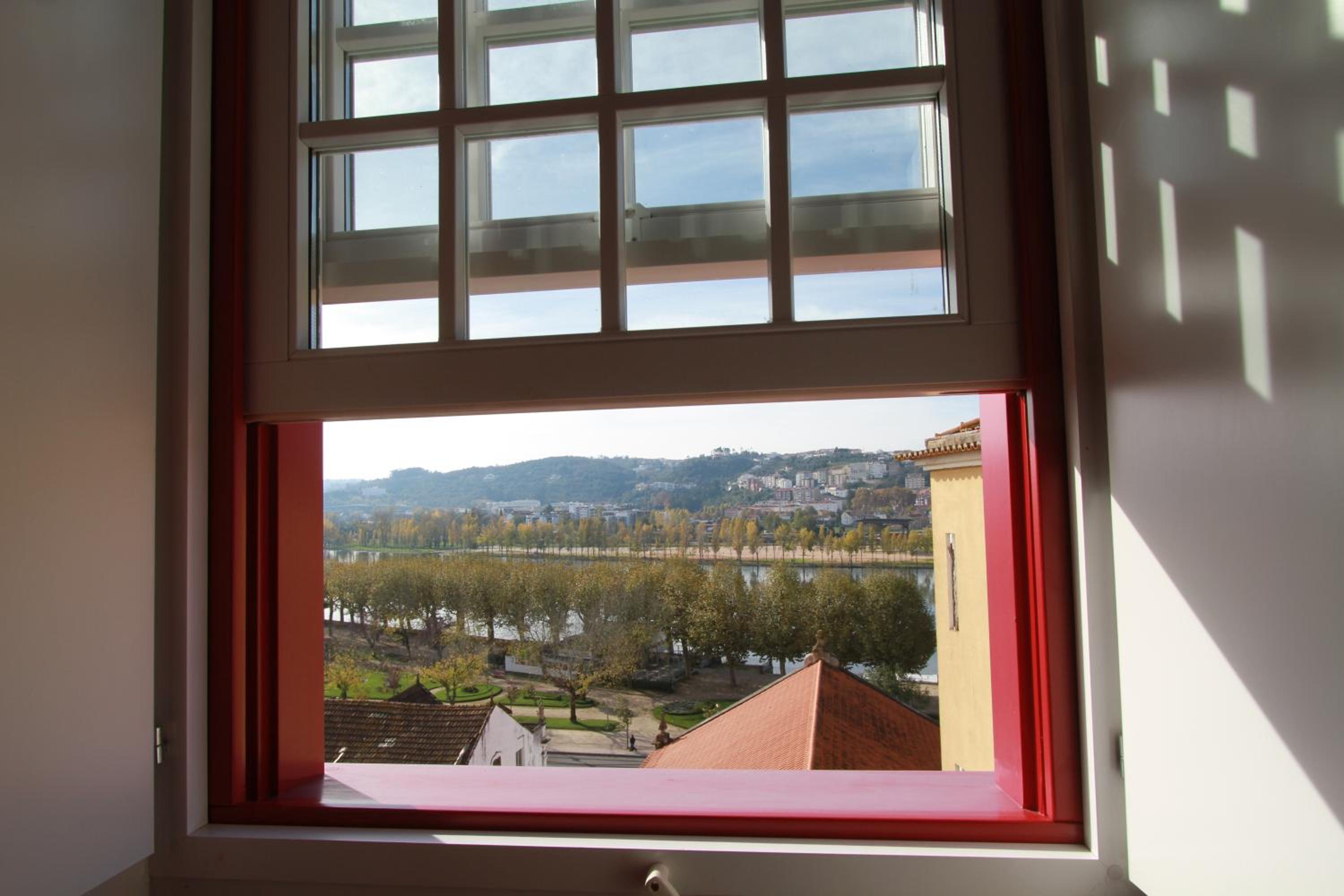 Apartment with Balcony - Photo 13