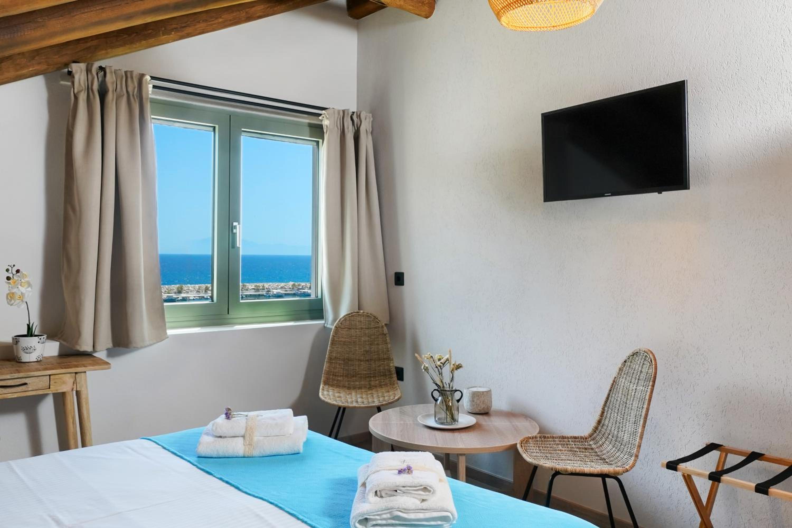 Deluxe Double Room With Sea View photo 3
