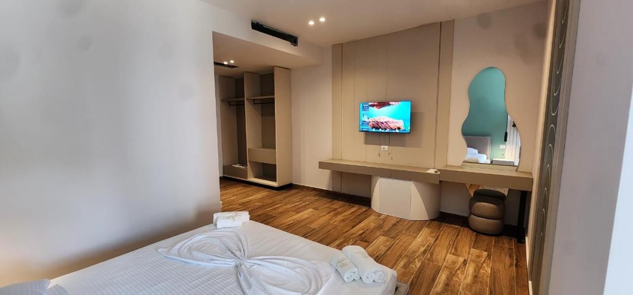 Family Room with Balcony photo 3