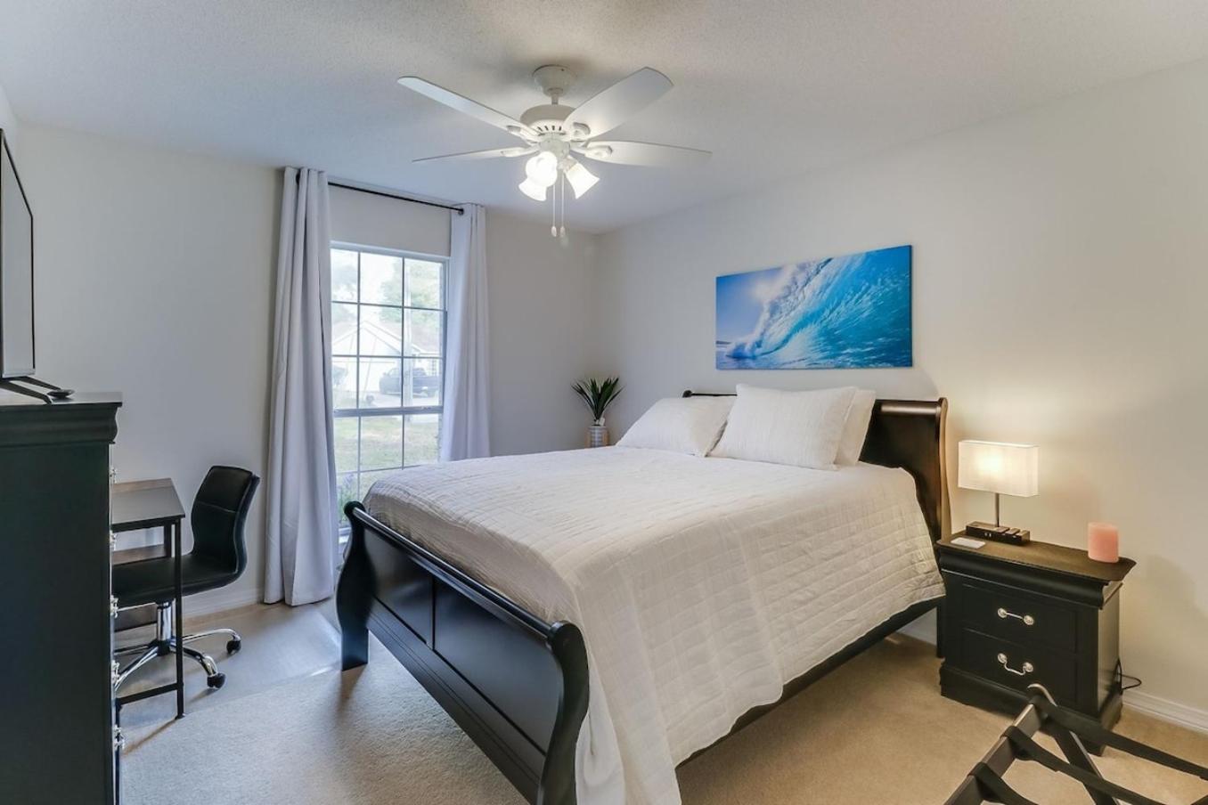 Three-Bedroom House photo 3