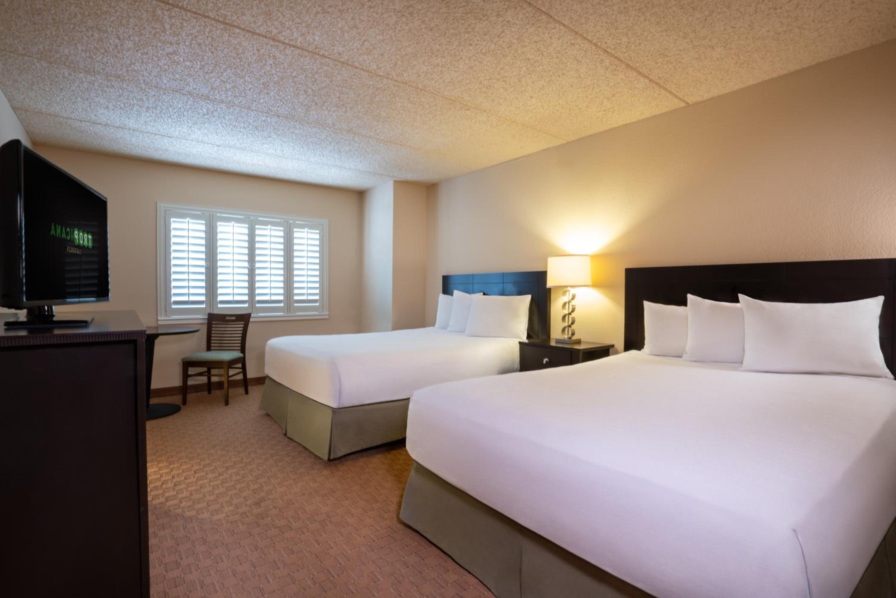WEST LUXURY ROOM 2 QUEEN NON-SMOKING - Photo 4