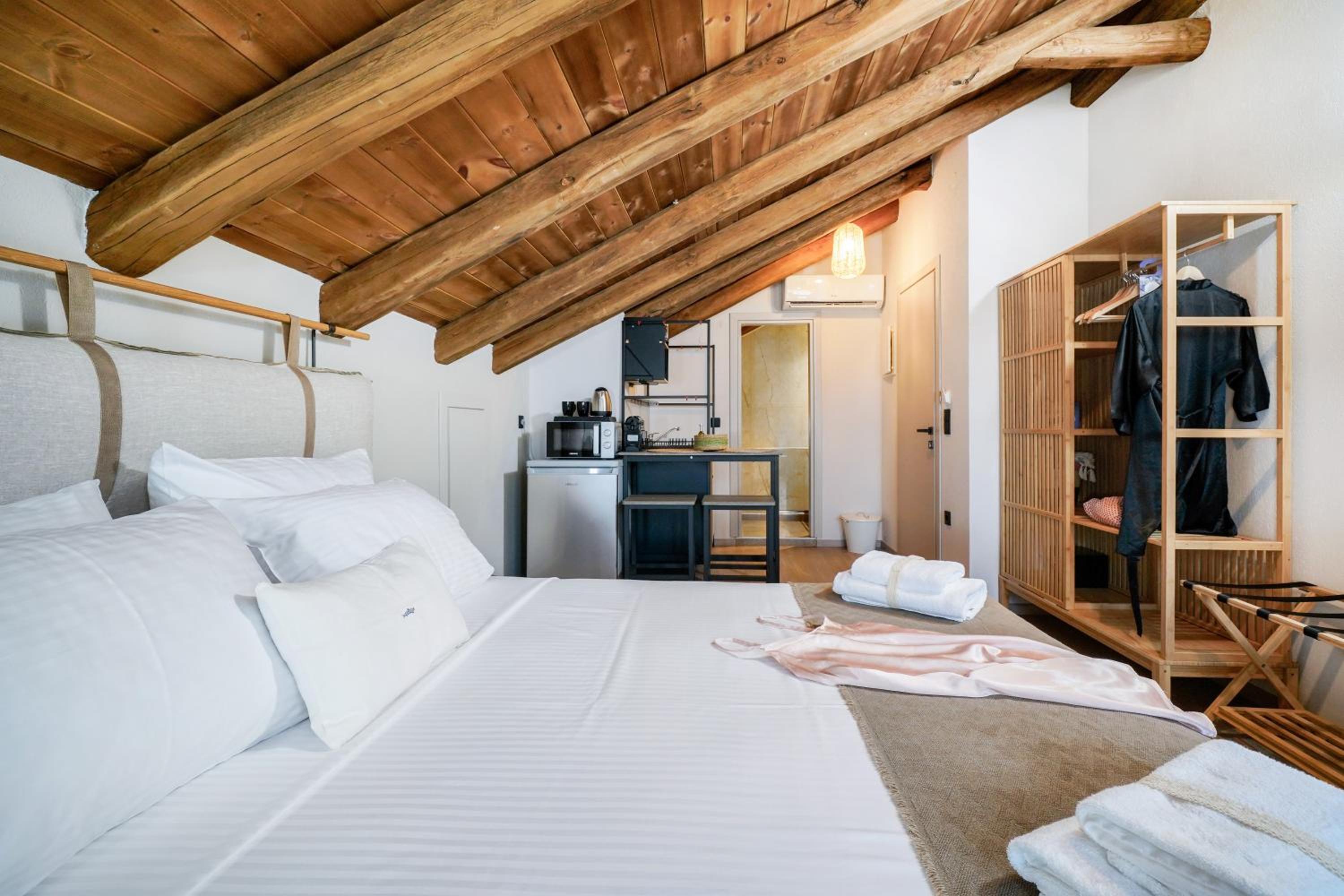 Deluxe Double Room With Sea View photo 2