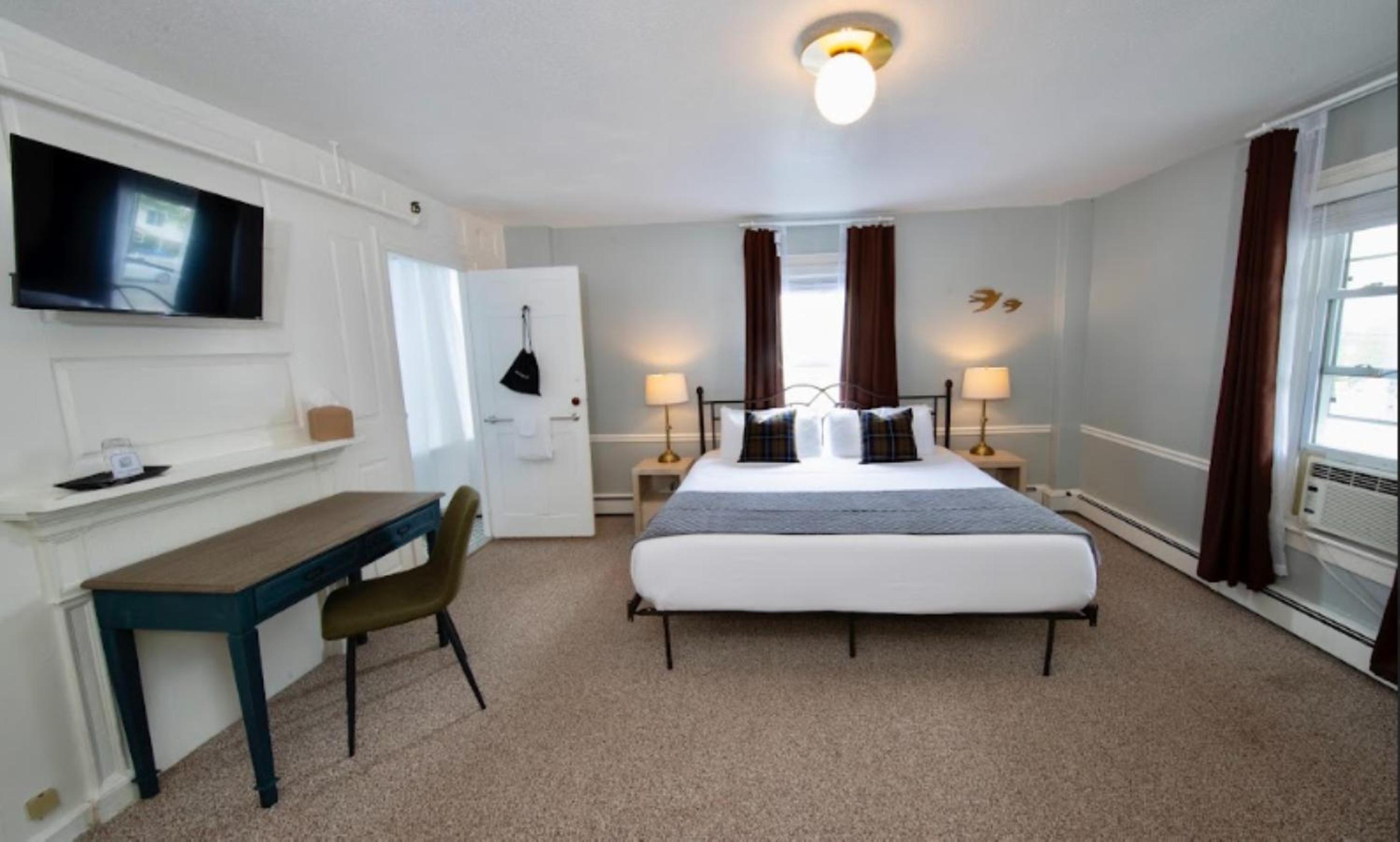 Deluxe King Room photo 3