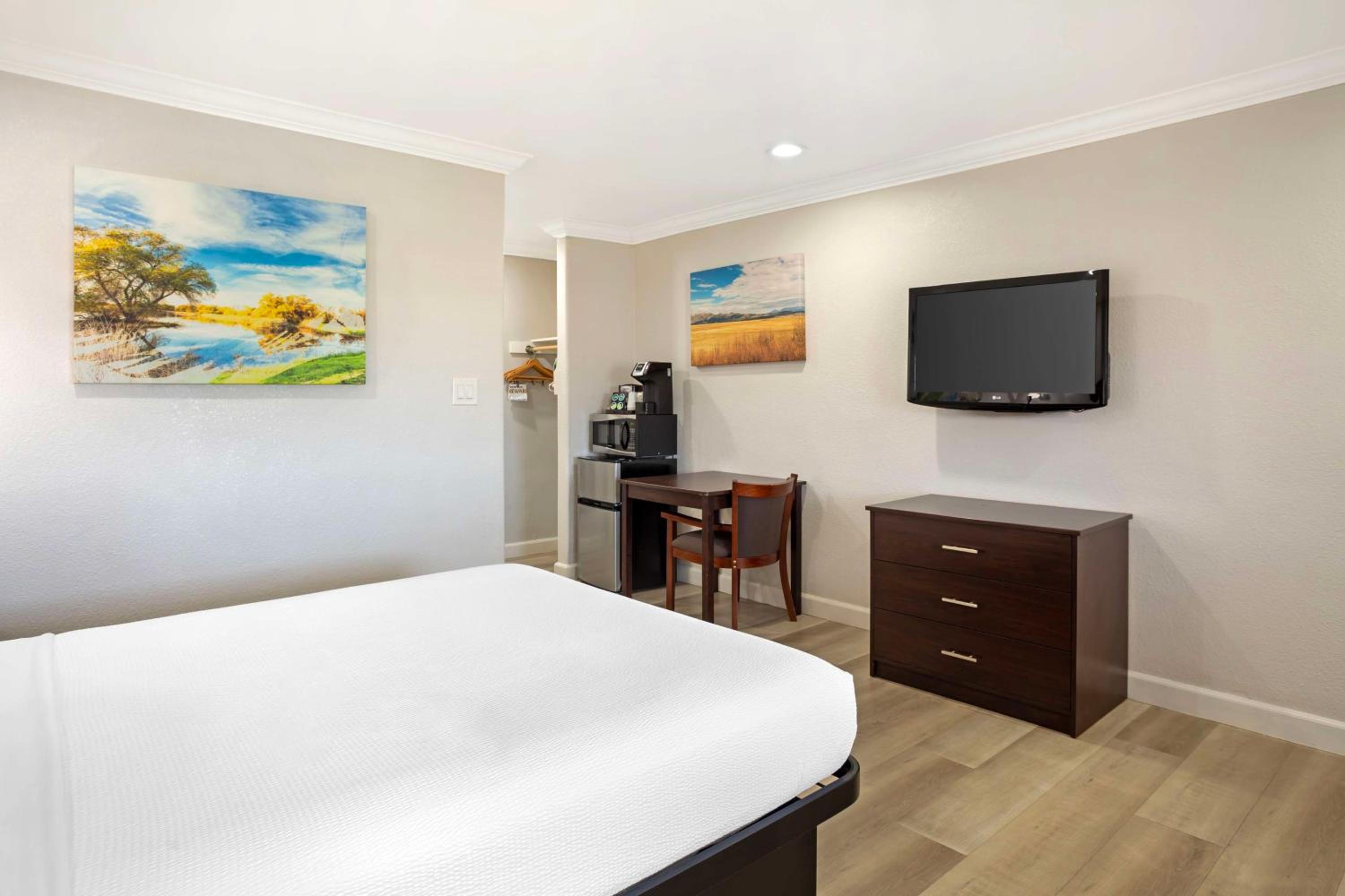 Queen Room photo 1