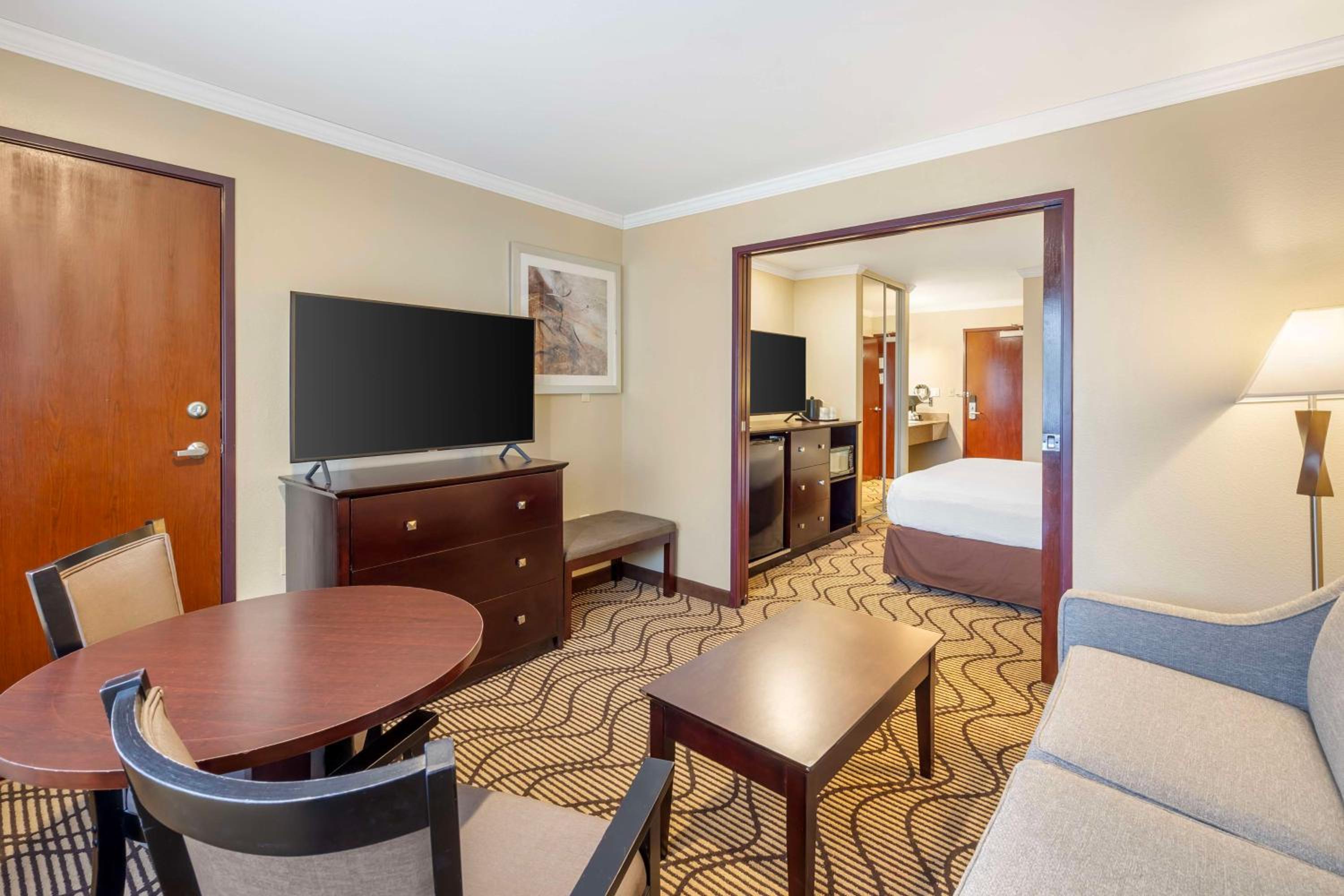 Executive King Suite with Sofa Bed - Non-Smoking