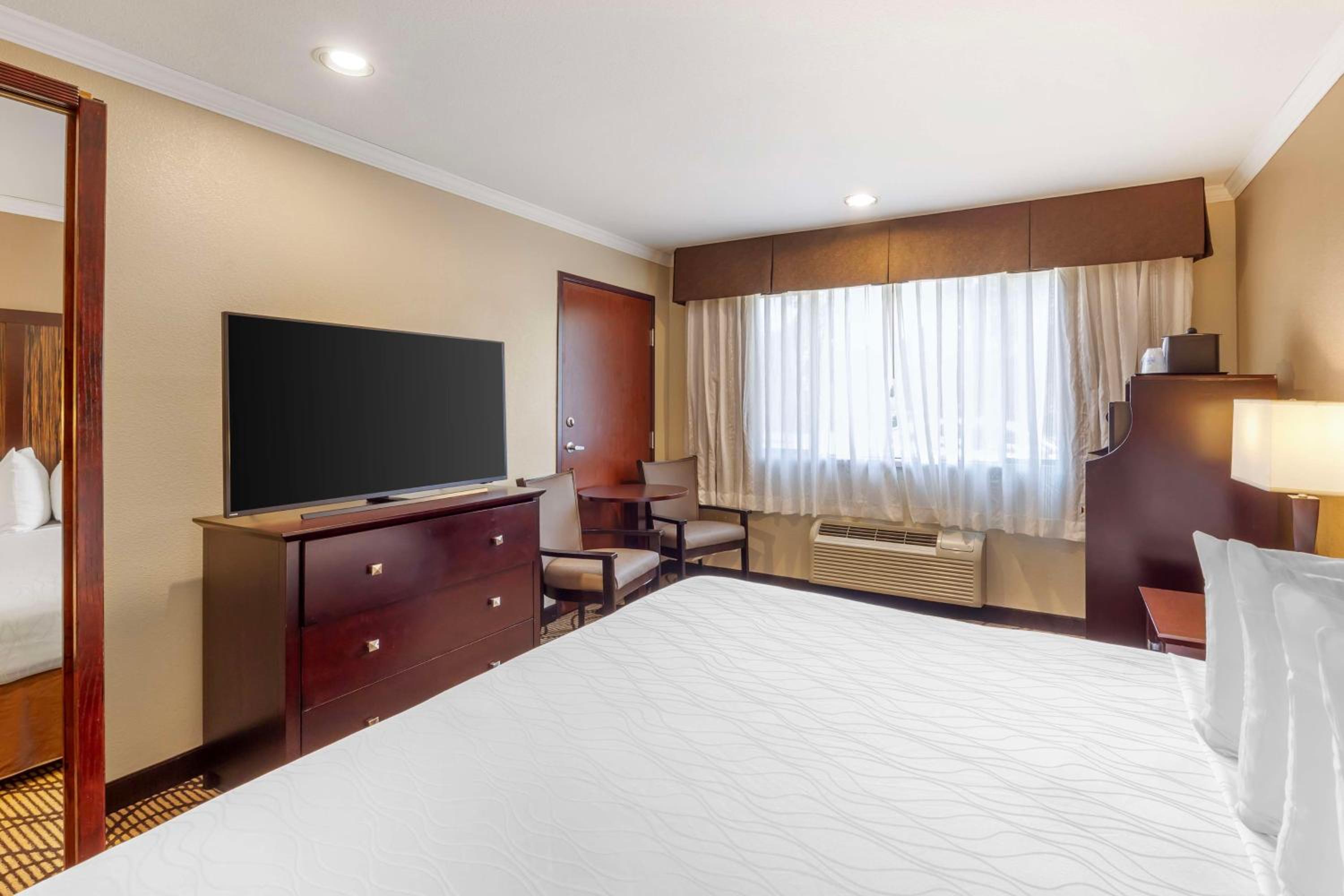 King Room with Sofa Bed - Non-Smoking - Photo 2