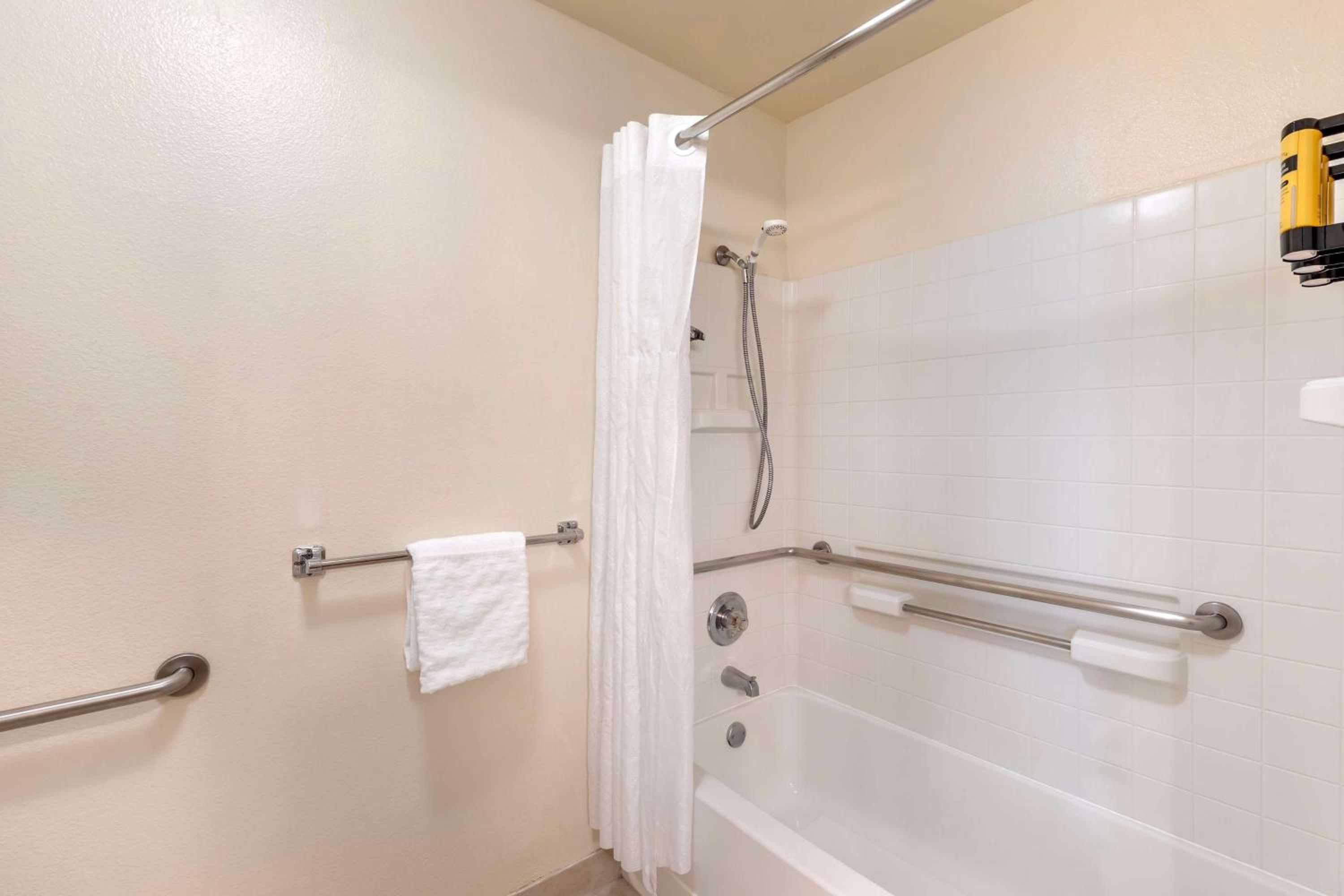 Suite with Two Double Beds - Photo 2