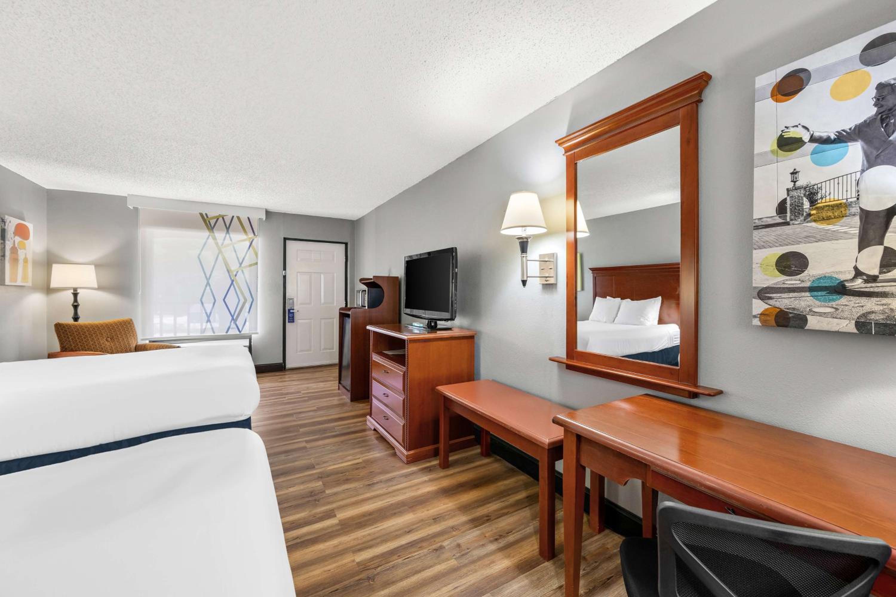 Double Room with Two Double Beds - Upstairs/Non-Smoking photo 1