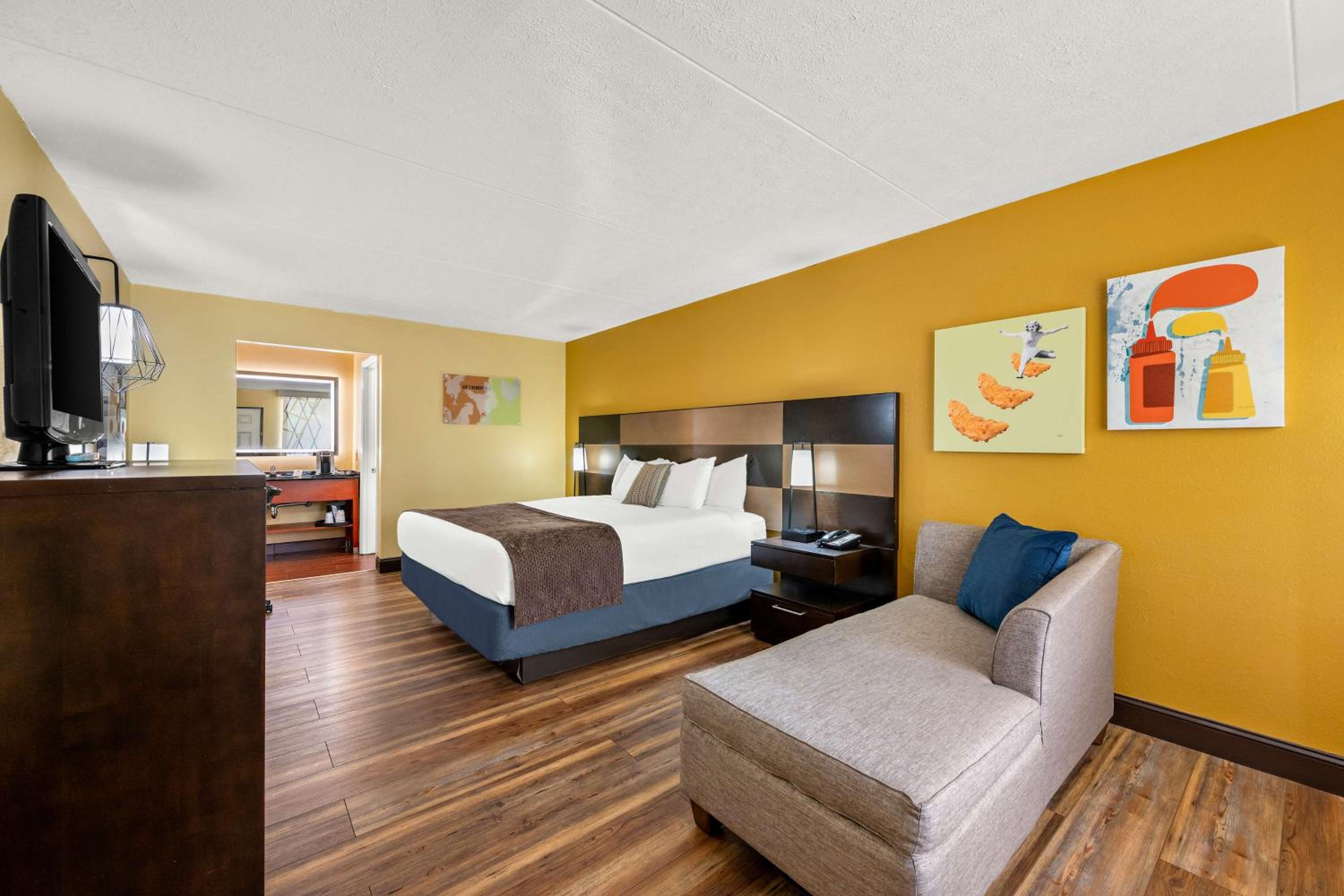 King Room with Bath Tub - Disability Access/Non-Smoking  photo 1