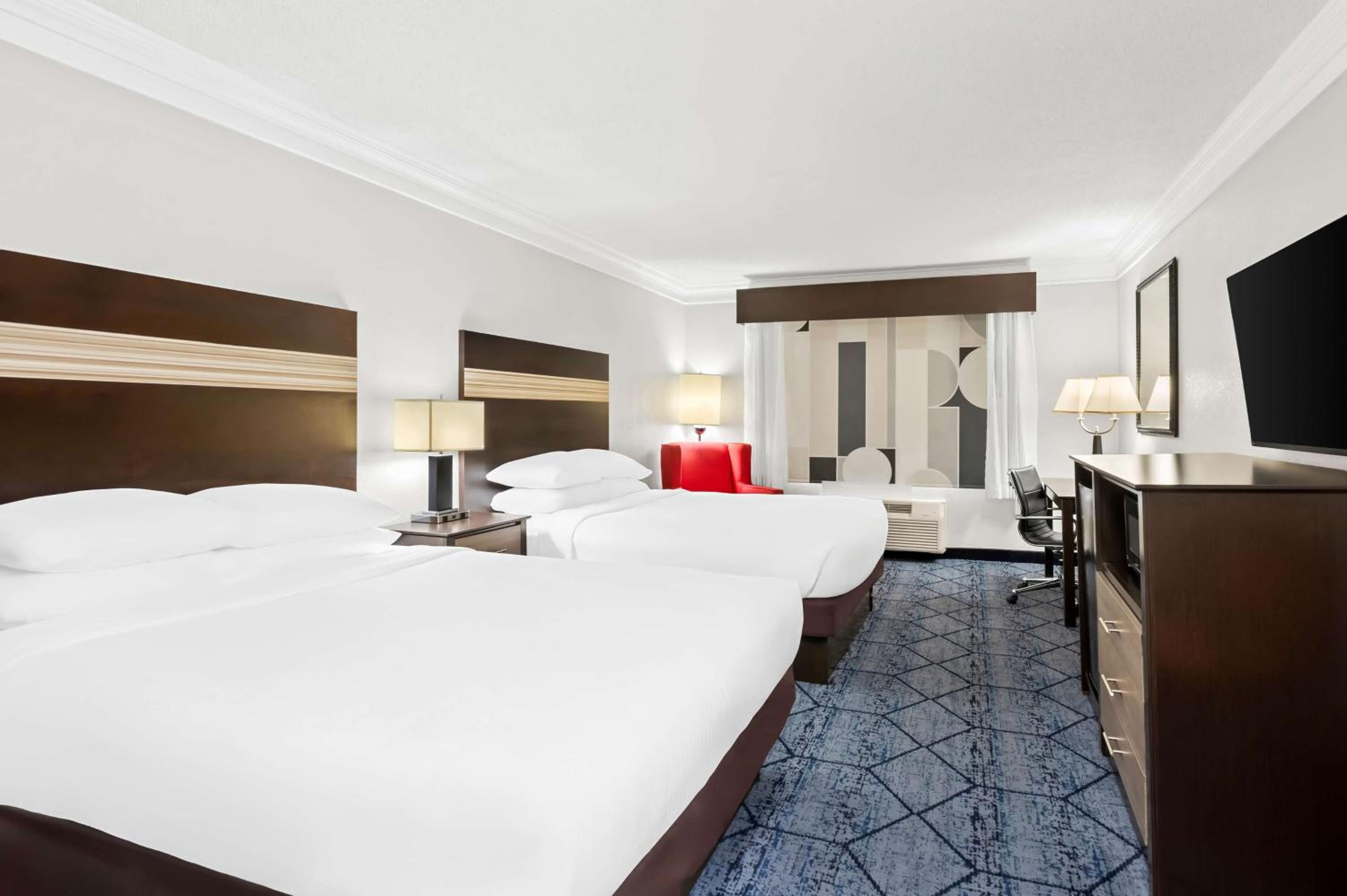 Queen Room with Two Queen Beds - Non-Smoking - Photo 1