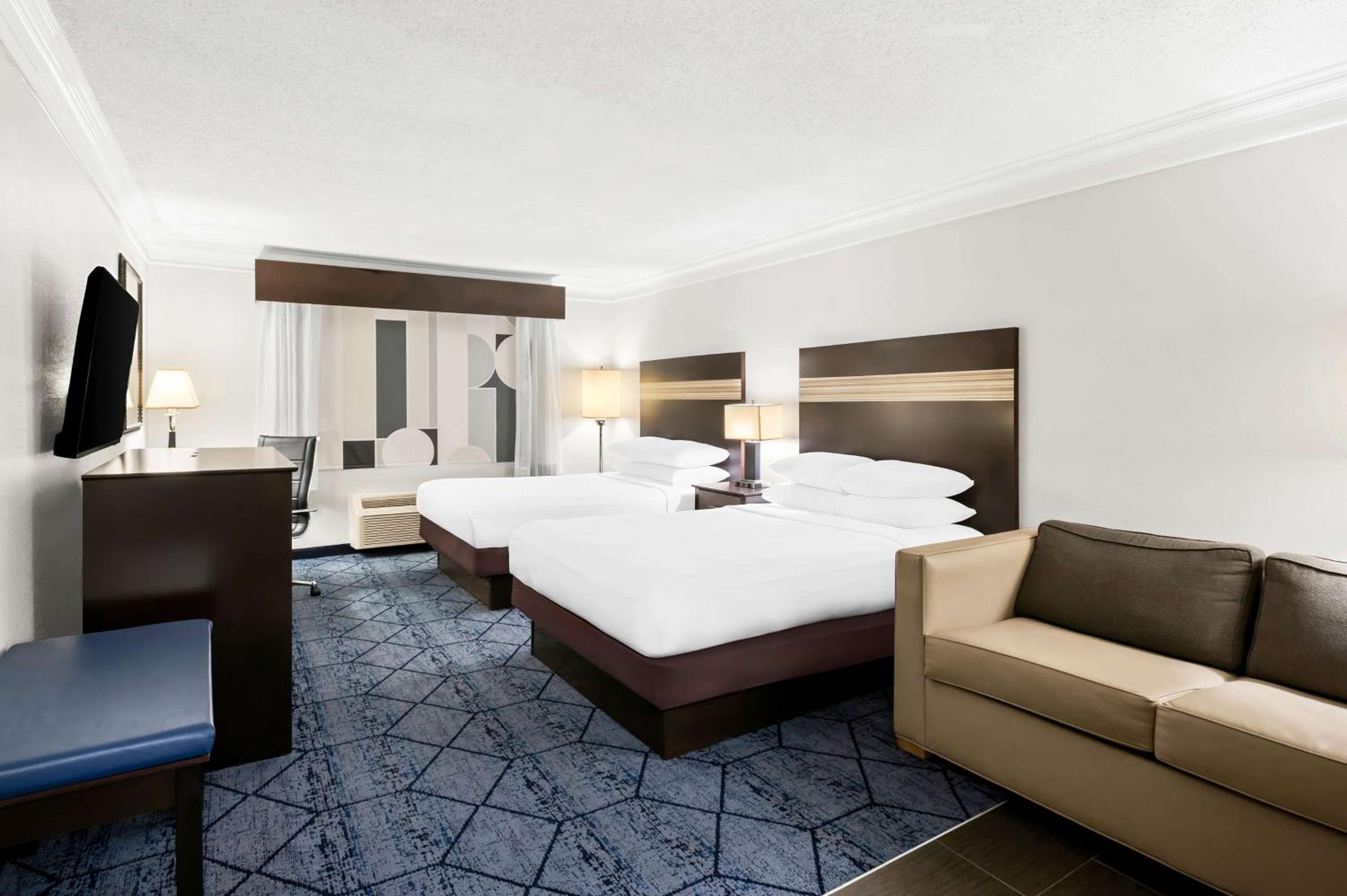 Queen Suite with Two Queen Beds - Disability Access - Photo 1