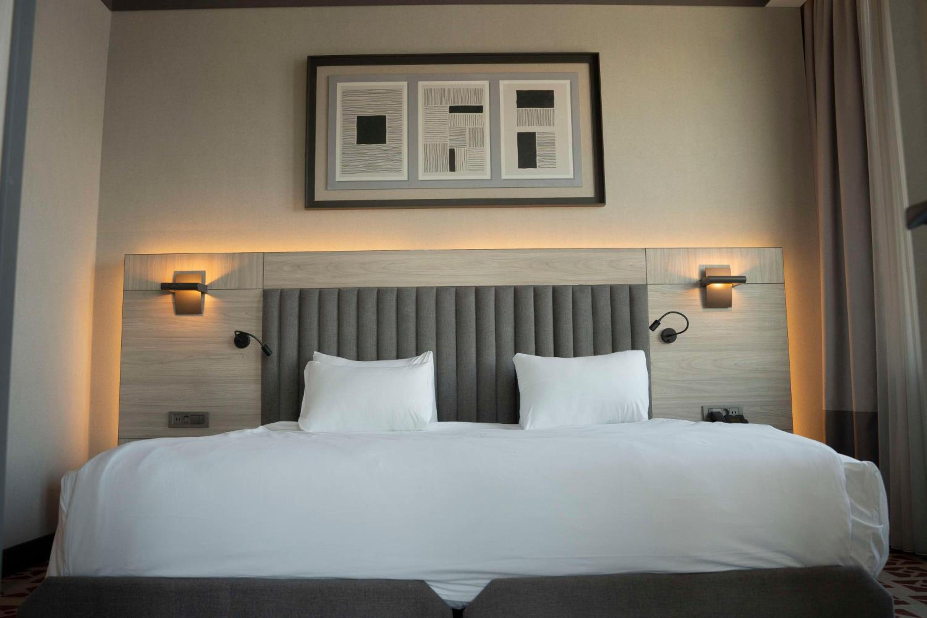 Deluxe King Room with Sea View photo 3