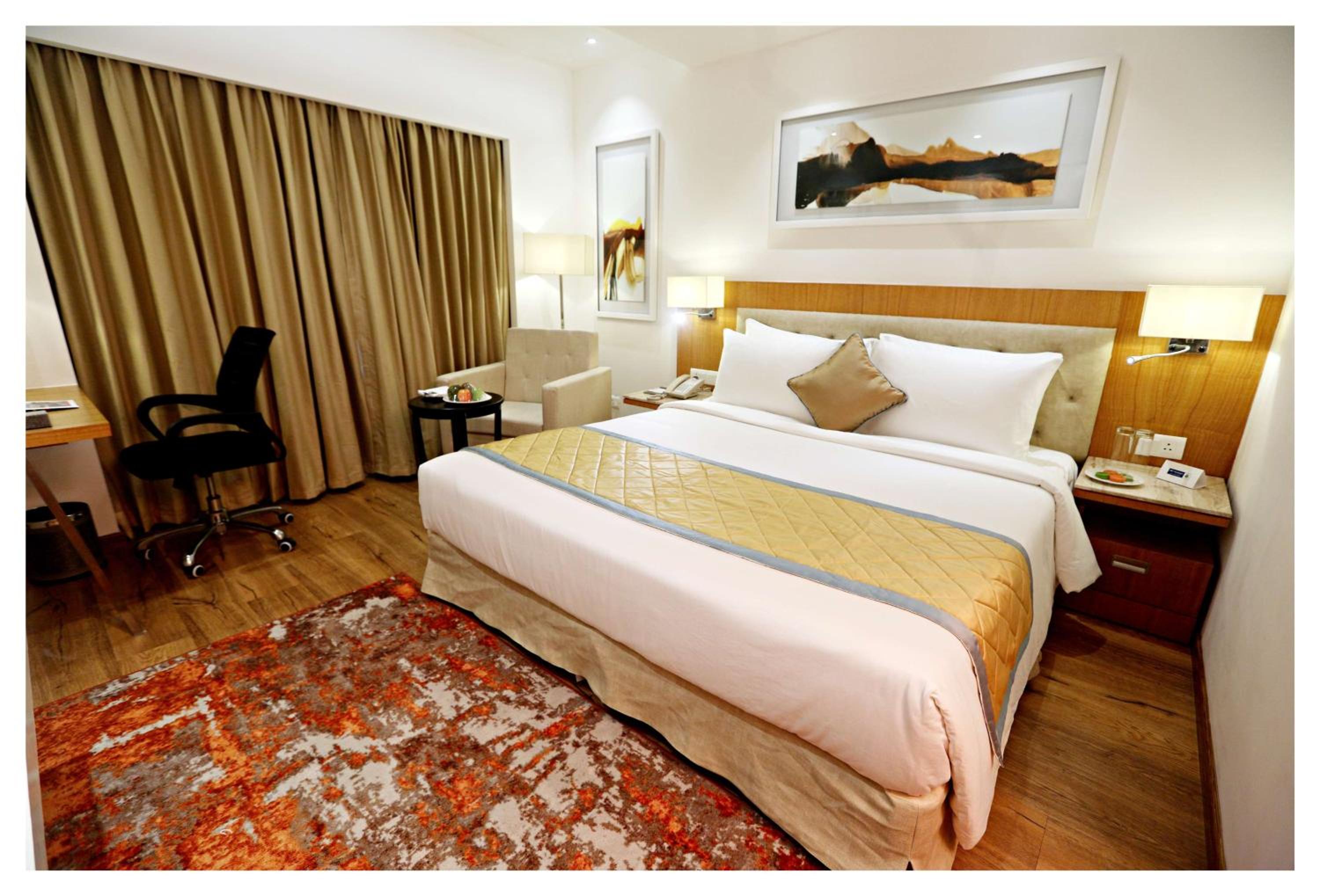 Superior King Room - Non-Smoking - Photo 4